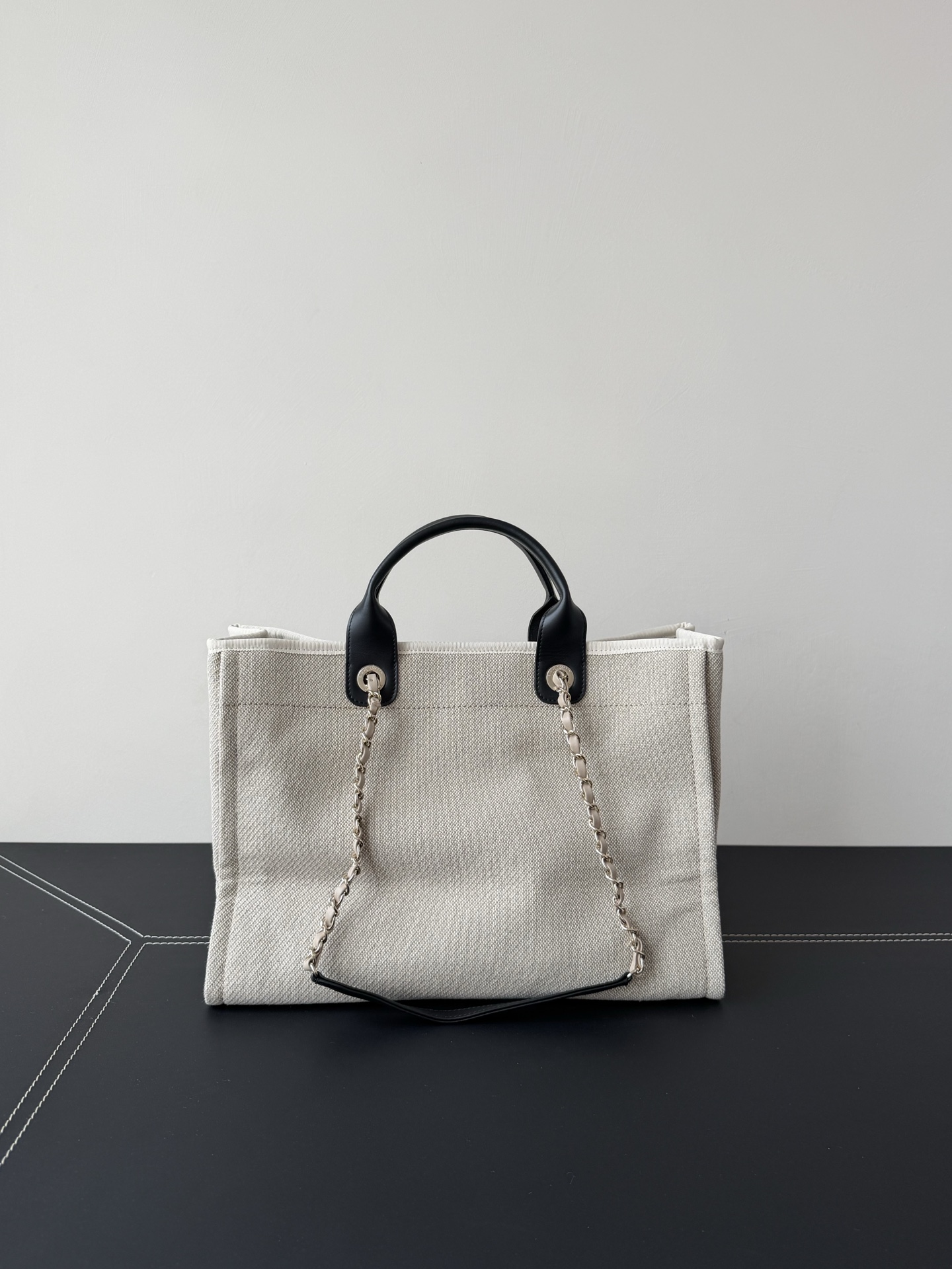 Сумка Chanel из ткани с логотипом