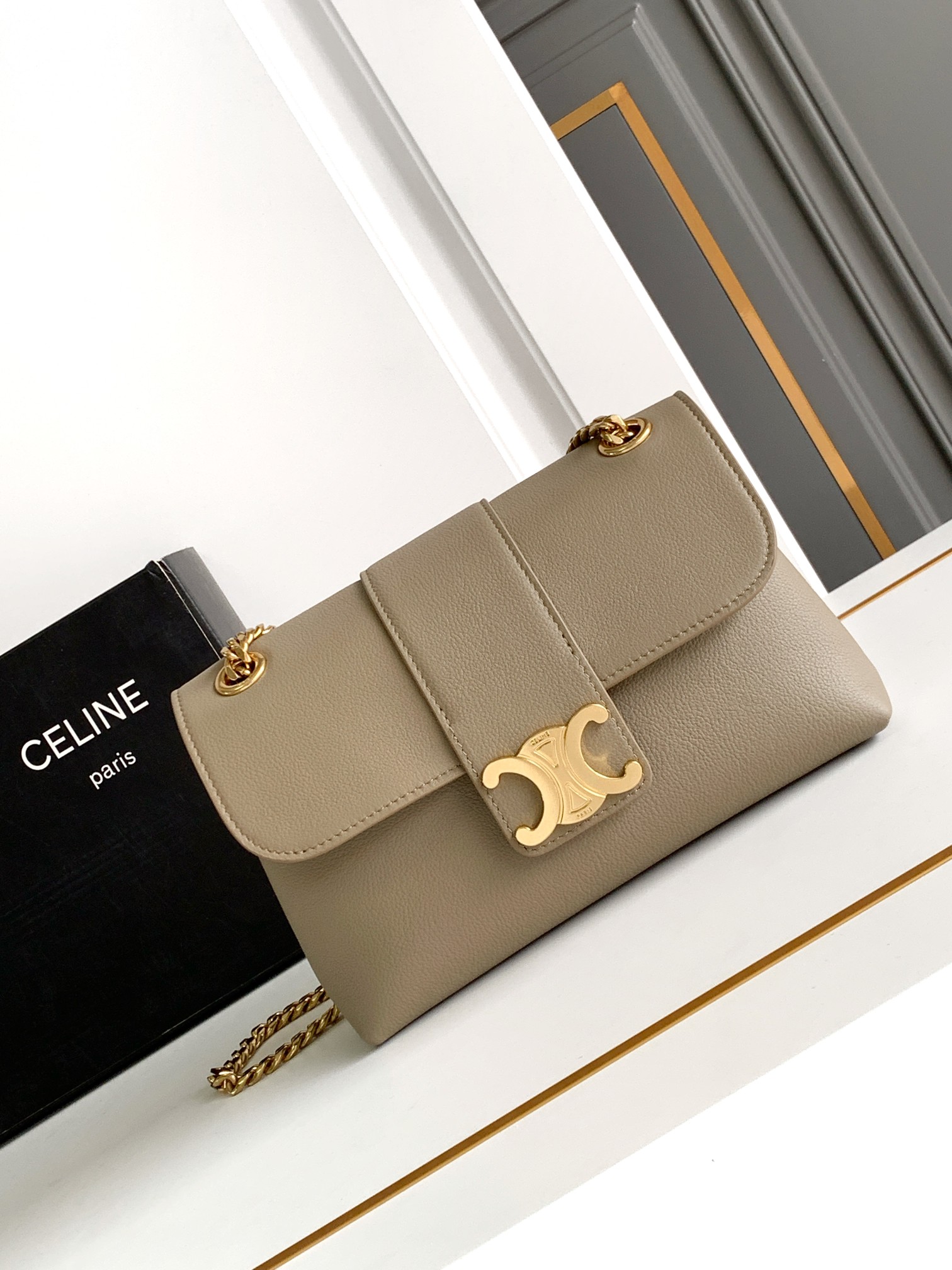 CELIN_E2024TEENVICTOIRE小号柔软牛皮革手袋CELINE终于出了一款可单肩可斜挎的包