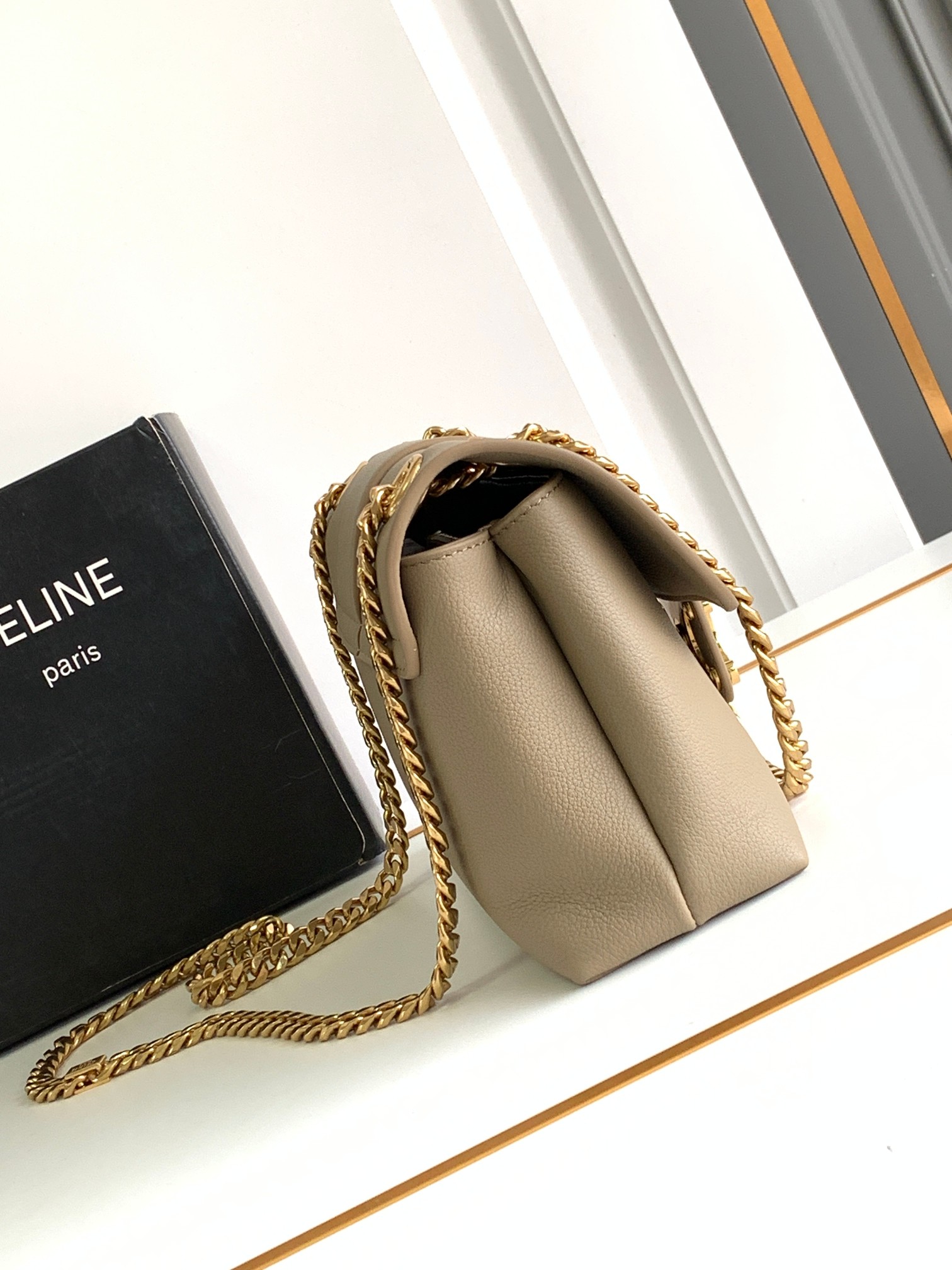 CELIN_E2024TEENVICTOIRE小号柔软牛皮革手袋CELINE终于出了一款可单肩可斜挎的包
