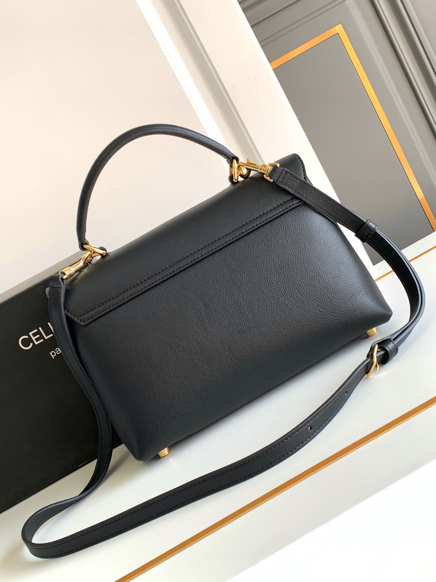 CELINE24NINO中号柔软牛皮革手袋全新nino手袋简直又温柔又精致满满高级感简约设计没有过多的点