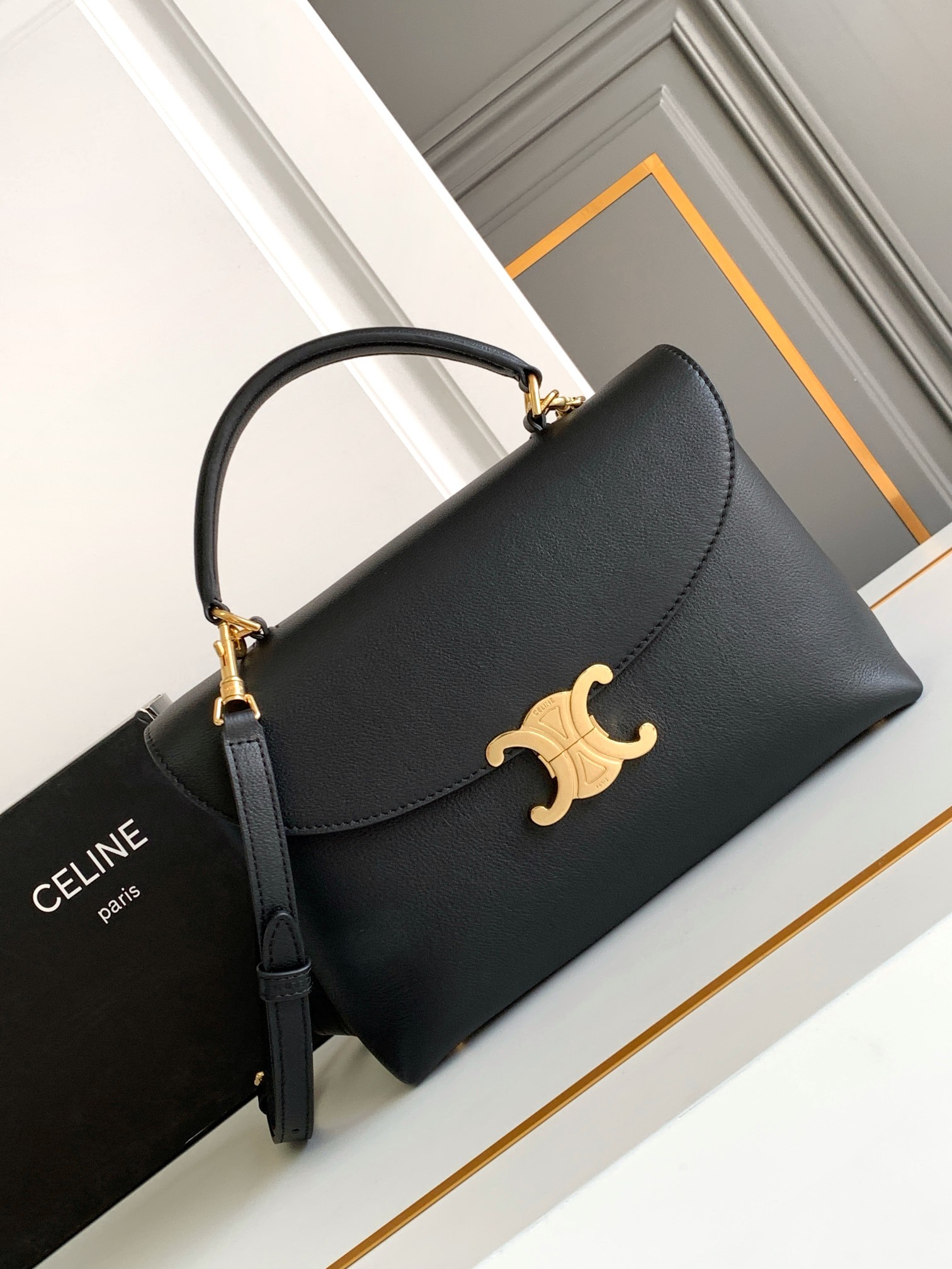 CELINE24NINO中号柔软牛皮革手袋全新nino手袋简直又温柔又精致满满高级感简约设计没有过多的点