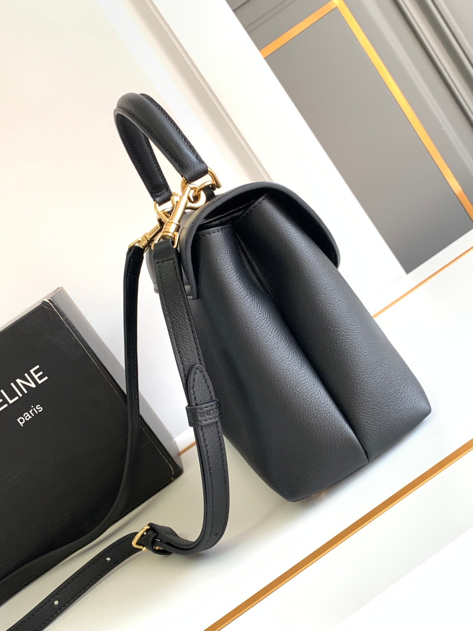 CELINE24NINO中号柔软牛皮革手袋全新nino手袋简直又温柔又精致满满高级感简约设计没有过多的点