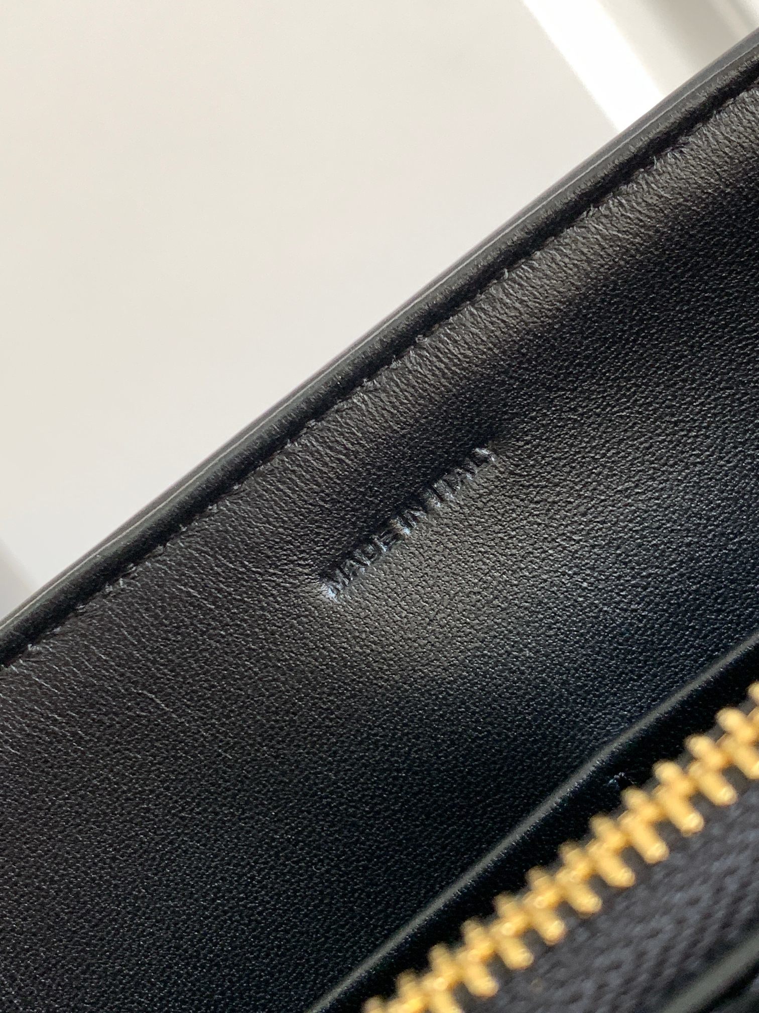 CELINE24NINO中号柔软牛皮革手袋全新nino手袋简直又温柔又精致满满高级感简约设计没有过多的点