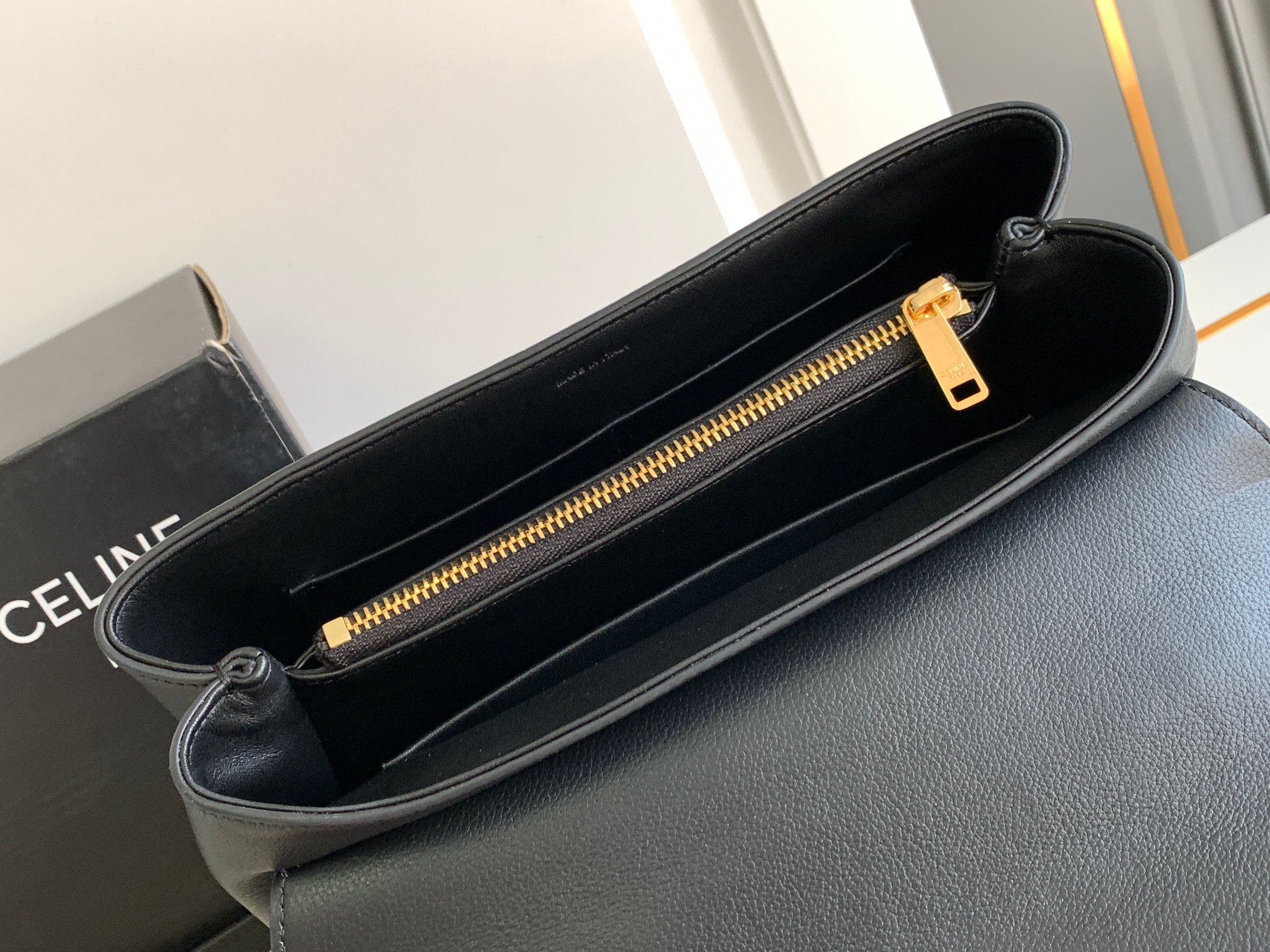CELINE24NINO中号柔软牛皮革手袋全新nino手袋简直又温柔又精致满满高级感简约设计没有过多的点