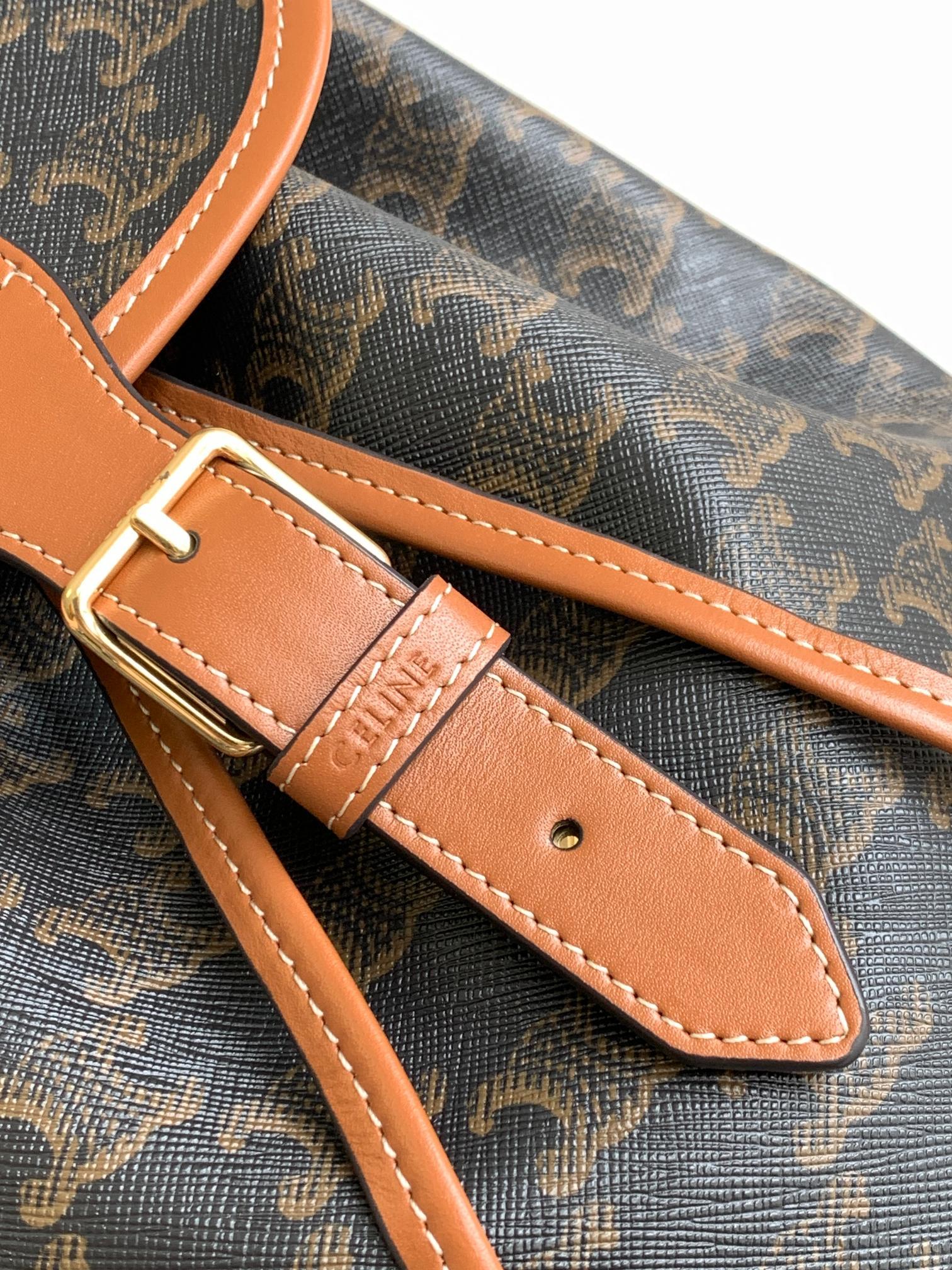 CELINEFOLCO标志印花牛皮革中号背包大书包来啦新品中号书包随心百搭又耐造整个包型还是延续了小号在
