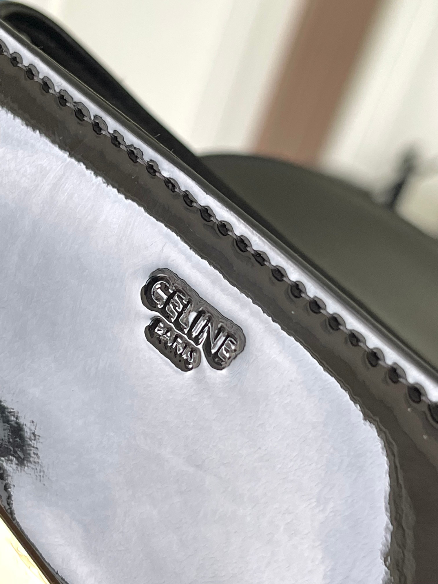Celine Teen Nino Black Patent Leather Handbag with Triomphe Closure 9 a1745750345403 0810
