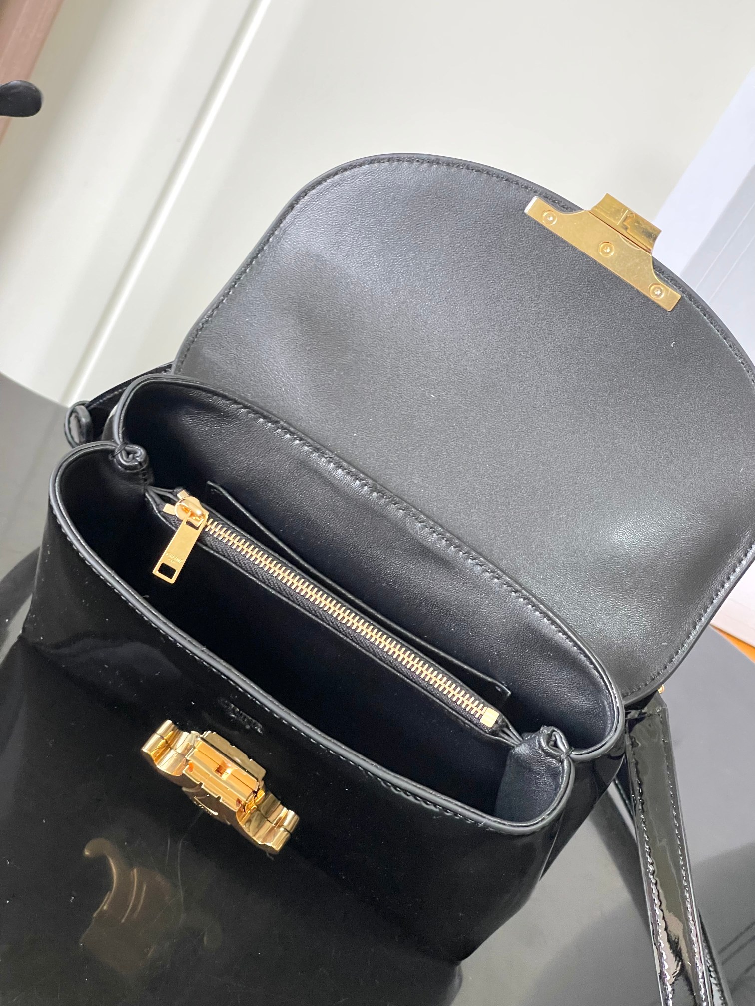 Celine Teen Nino Black Patent Leather Handbag with Triomphe Closure 10 a1745750345472 8487