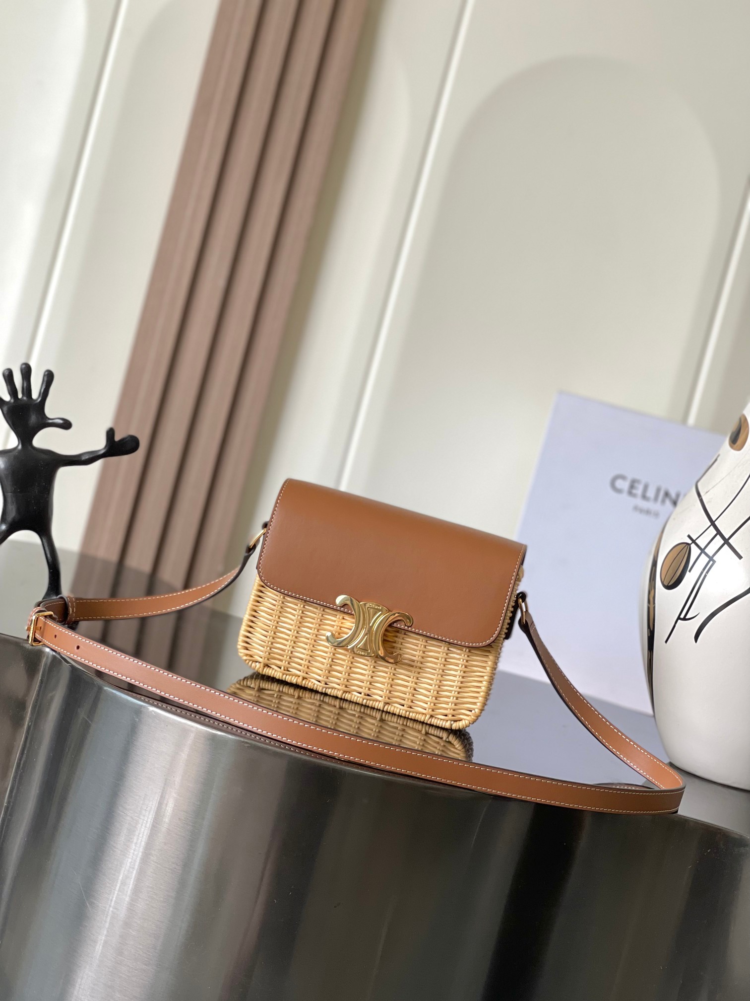 NO:339488,[Genuine grade braiding series] CELINE TRIOMPHE Arc de Triomphe Box New Arc de Triomphe Share~ New limited-edition vacation style braiding series Rattan knitting + calfskin + inner sheepskin + all-steel Arc de Triomphe lock buckle Shoulder/crossbody/hand hold with adjustable shoulder straps Daily versatile ~ ((188423 small), Celine, celine, celine, cowhide, sheepskin19860909【正品级 编织系列】CELINE TRIOMPHE凯旋门 Box 新款凯旋门分享～ 全新限量款度假风编织系列 藤编编织+小牛皮+内里羊皮+全钢凯旋门锁扣 可肩背/斜挎/手拿 搭配可调节肩带 日常百搭～（（188423小）,赛琳,celine,celine,cowhide,sheepskin,Bag