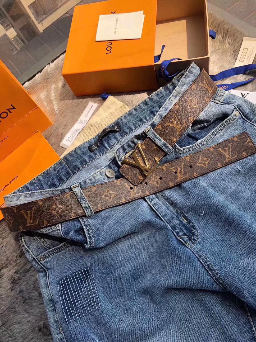 P205
Lv 路易威登 独家免税店渠道货 L 腰带系列 🐂😉真金电镀拉丝精钢五金扣 台版加厚面料 高级