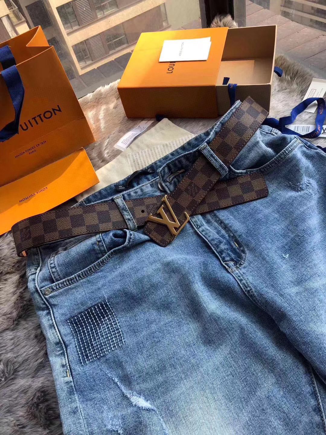 P205
Lv 路易威登 独家免税店渠道货 L 腰带系列 🐂😉真金电镀拉丝精钢五金扣 台版加厚面料 高级
