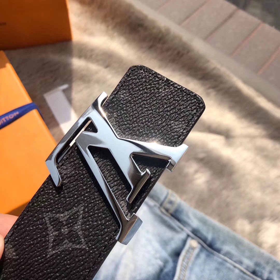 P205
Lv 路易威登 独家免税店渠道货 L 腰带系列 🐂😉真金电镀拉丝精钢五金扣 台版加厚面料 高级