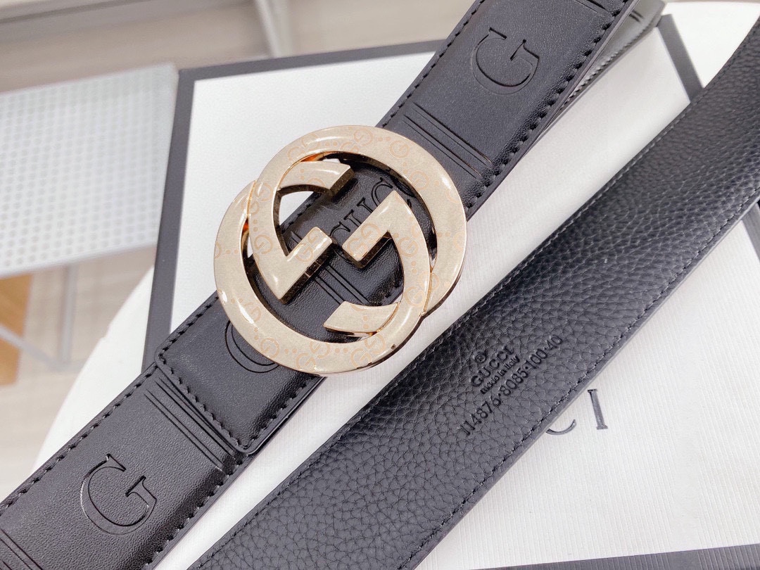 P125Gucci 男女通用款 古奇新款互扣式G带扣深受品牌辉煌的70年代经典设计所影响，得以重新诠释。安放于织纹纯皮腰带之上。正品一致的吊牌全套包装 配纸袋 礼品盒  （亲们下单一定备注腰围 尺码）宽度3.8cm 纯牛皮制作
