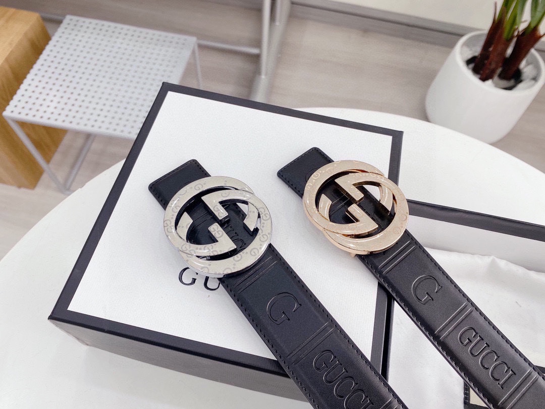 P125Gucci 男女通用款 古奇新款互扣式G带扣深受品牌辉煌的70年代经典设计所影响，得以重新诠释。安放于织纹纯皮腰带之上。正品一致的吊牌全套包装 配纸袋 礼品盒  （亲们下单一定备注腰围 尺码）宽度3.8cm 纯牛皮制作