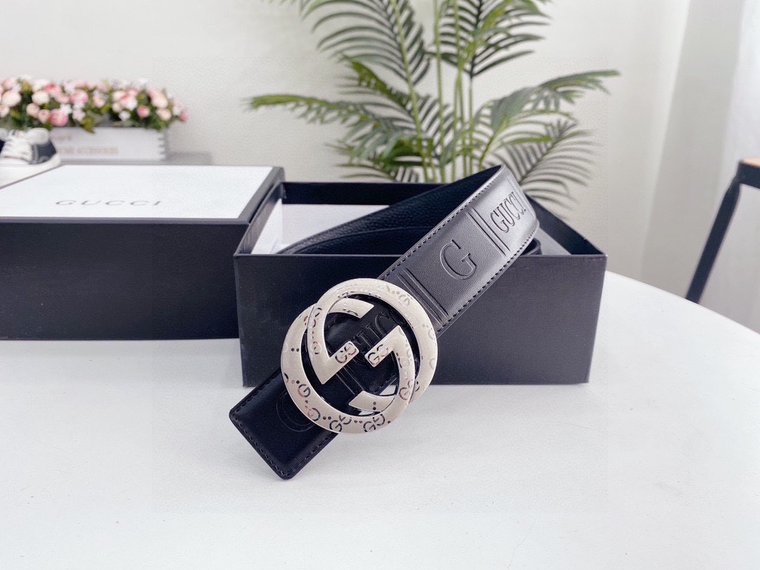 P125Gucci 男女通用款 古奇新款互扣式G带扣深受品牌辉煌的70年代经典设计所影响，得以重新诠释。安放于织纹纯皮腰带之上。正品一致的吊牌全套包装 配纸袋 礼品盒  （亲们下单一定备注腰围 尺码）宽度3.8cm 纯牛皮制作