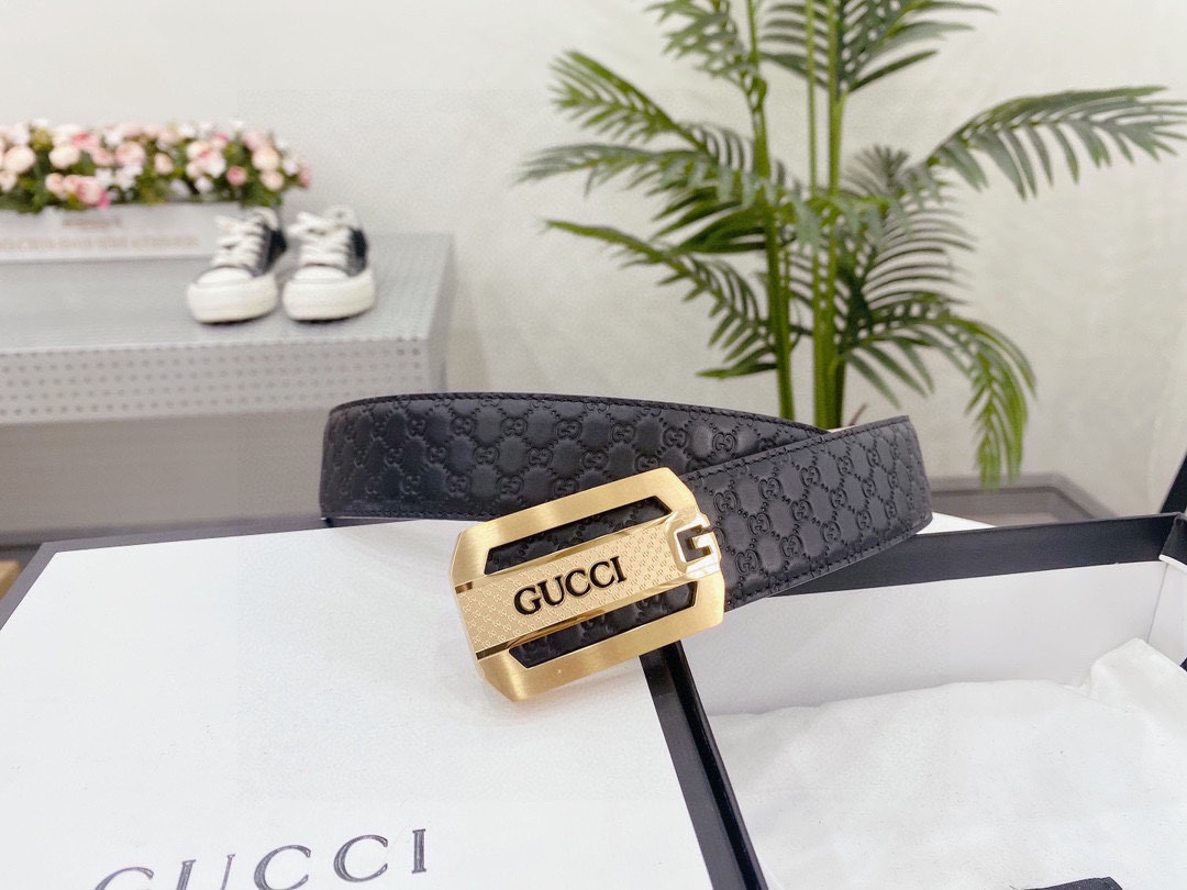 💰265包邮
原单GUCCI古奇 专柜在售爆款  👏👏👏 头层进口沙底小牛皮 压小花。钢扣不褪色 带身宽度3.8厘米 意大利🇮🇹品牌 融入当今流行风范 时尚不失高雅❤️