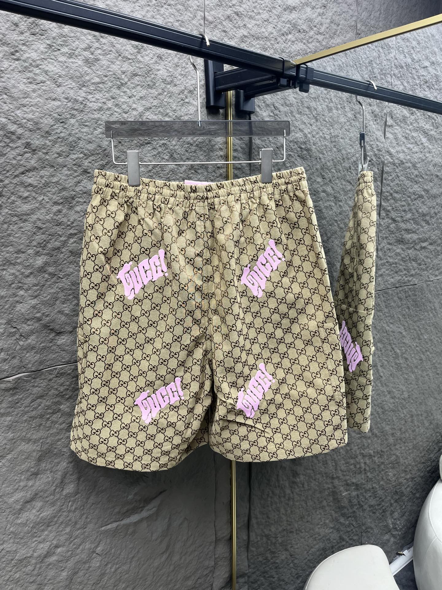 Gucci Beige Canvas Blend Shorts With Pink Embroidery 2 i1747065025498 6560 0 1