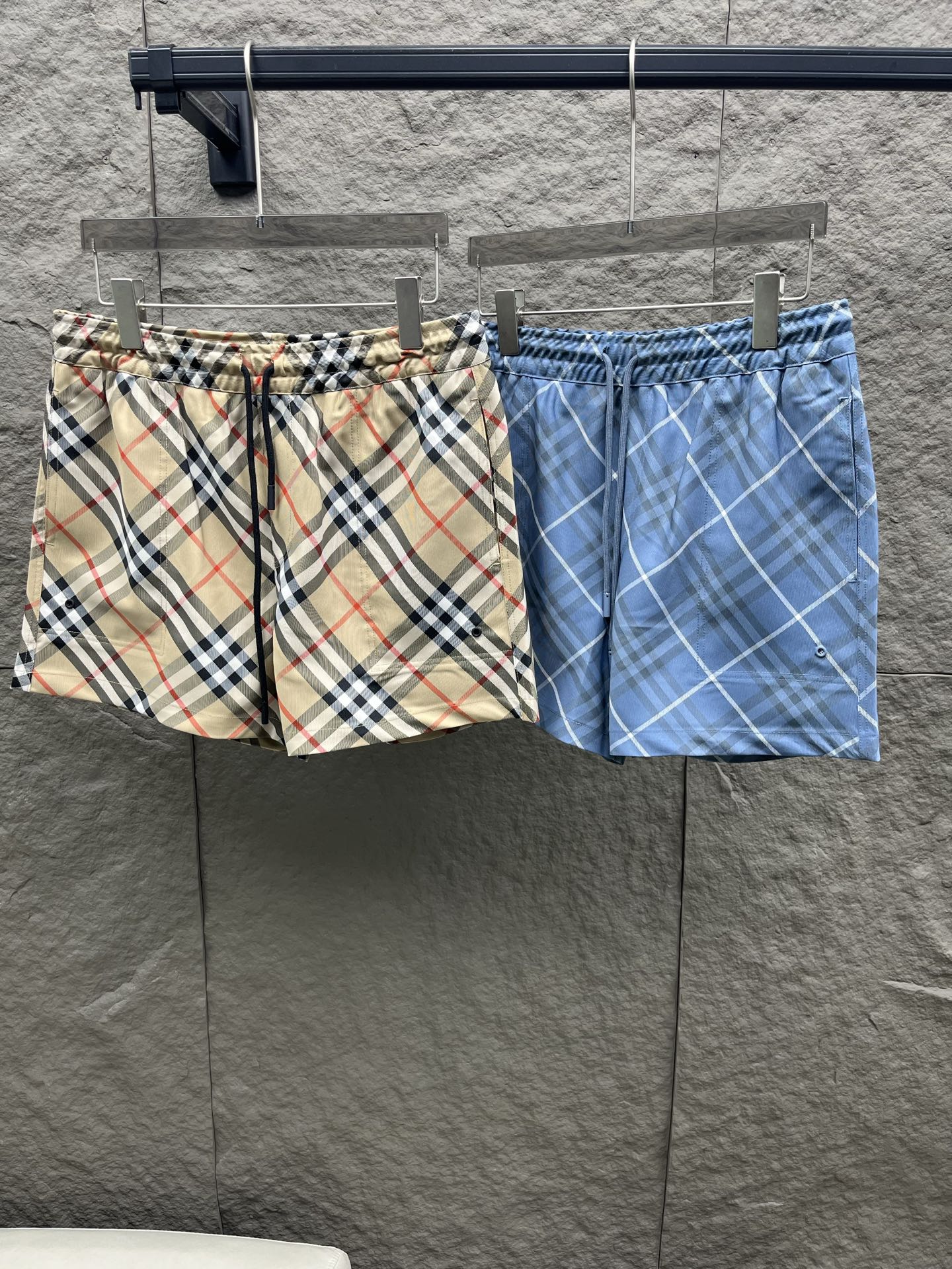 Burberry Vintage Checkered Shorts - Timeless Summer Style, Comfortable Fit