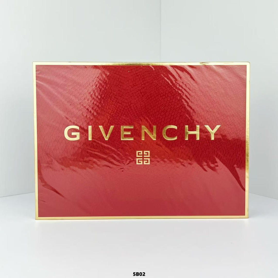 120! ✍️ Set de maquillaje de diez piezas Givenchy L'Interdit 🔜 Foto real 📷 En stock❗️ Incluye: muestras de labial: Te…