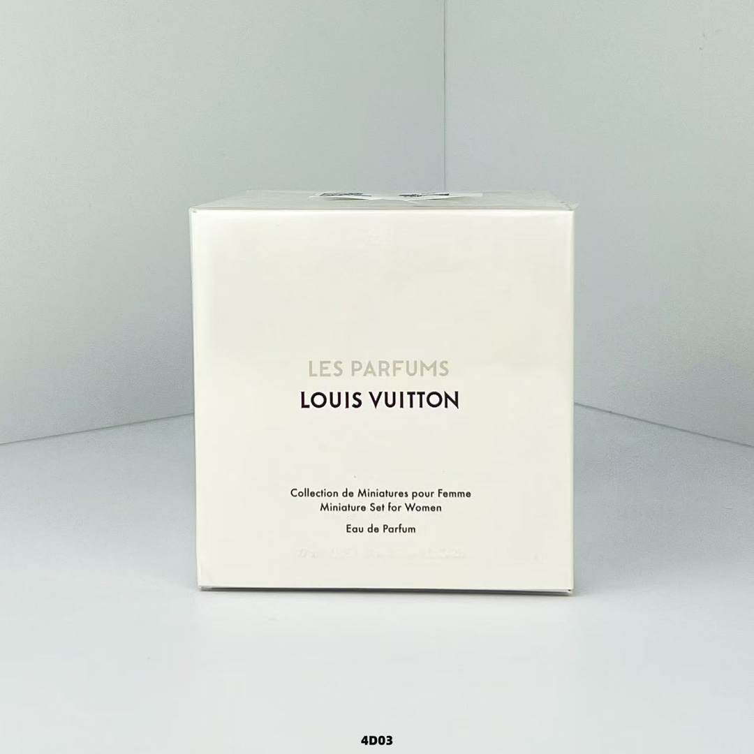 105！( LV七龙珠香水小样10ml七件套 ) 4D03编码！女士款✔内含：10ml×10。味道： 10ml风中玫瑰(RosedesVents) 10ml星情(EtoileFilante) 10ml动心(CeurBattant) 10m…