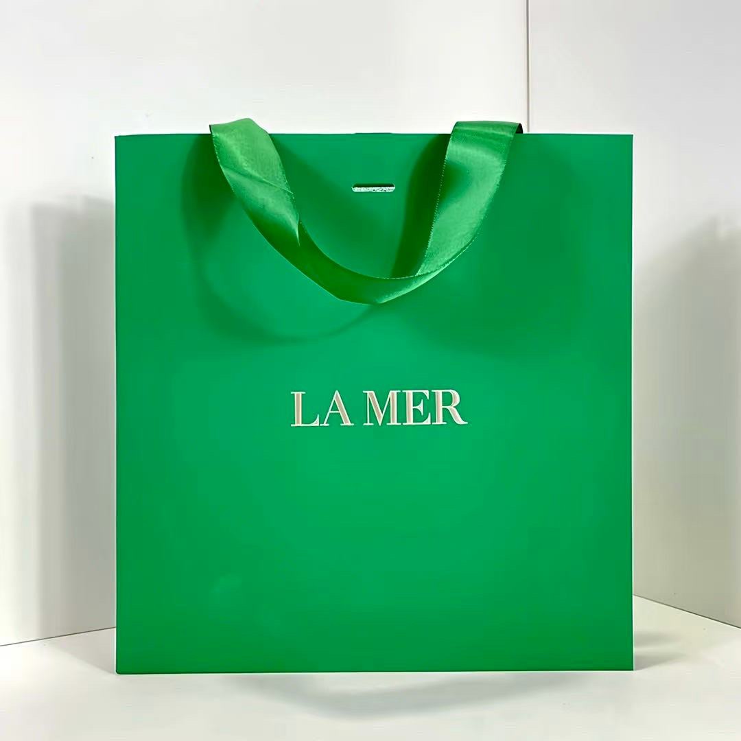 130！海蓝之谜护肤礼盒三部曲🔜配礼袋❗️LAMER铁三角🥰海蓝之谜精粹水乳洁面三件套礼盒👉洁面125ml+新版精粹水150ml+精粹乳125ml。 普通打码随机。 精粹水-K84编码！ 精粹乳-FN4编码！ 洗面奶-F94编码！