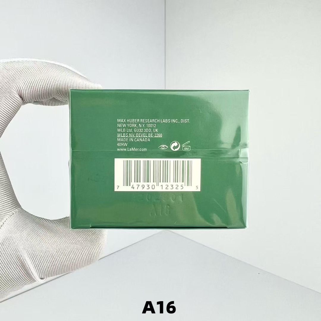 68💰包邮
海蓝之谜奇迹眼霜15ml ➡️A14编码！全球十大眼霜之首☝️lamer海蓝之谜奇迹眼霜15ml ，世界第一大品牌眼霜，不老传神林志颖都在用的眼霜，这个眼霜无数次被镜头扫了出来，眼霜、精华就是要用最好的🤩奇迹浓缩修护眼部精华眼霜，对细纹 浮肿 黑眼圈 都有效果👉海蓝之谜奇迹眼霜15ml金盖