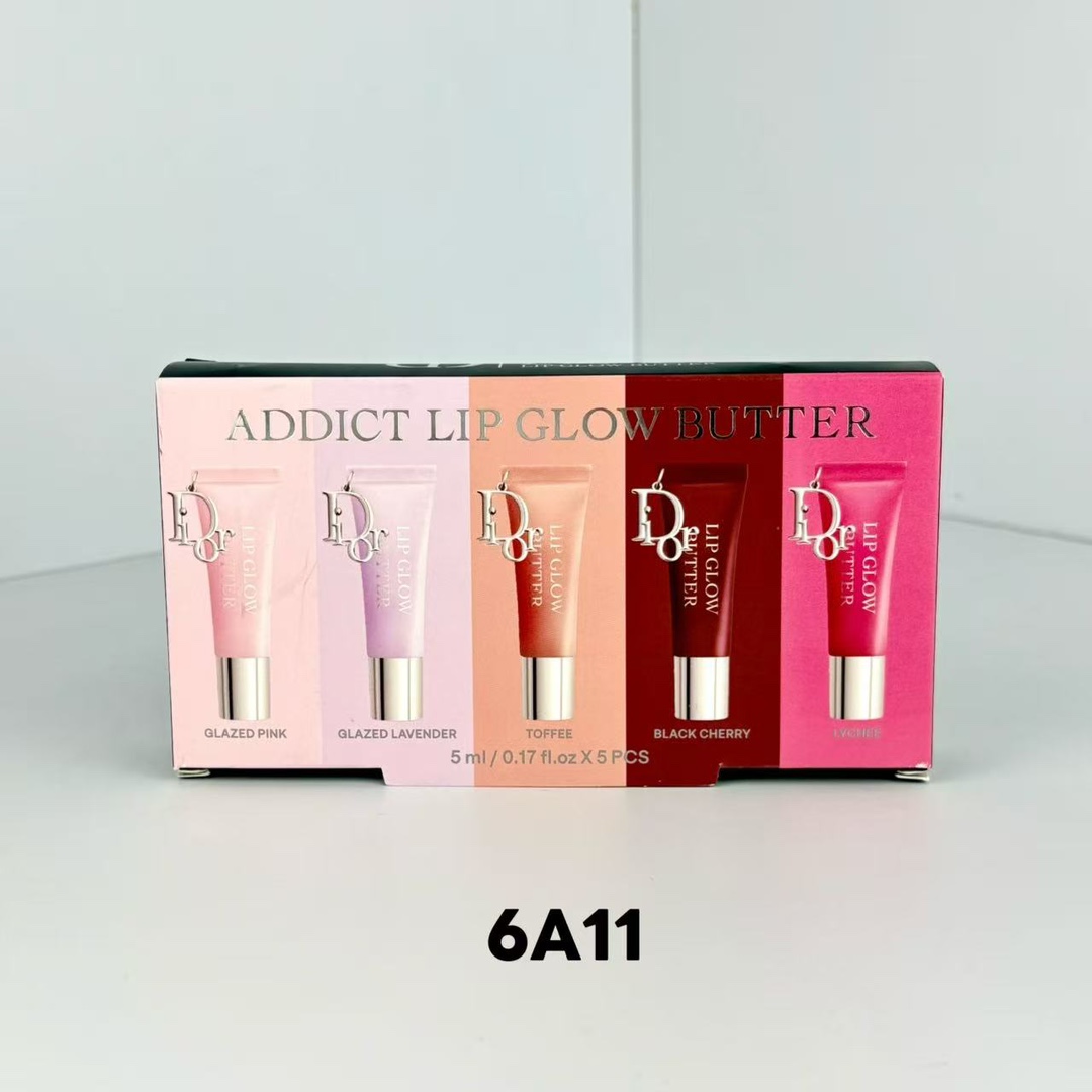 60! (Nota al hacer pedido: Set de 5 mini bálsamos labiales Dior jelly) ✍️ Set de 5 mini bálsamos labiales Dior colgante…