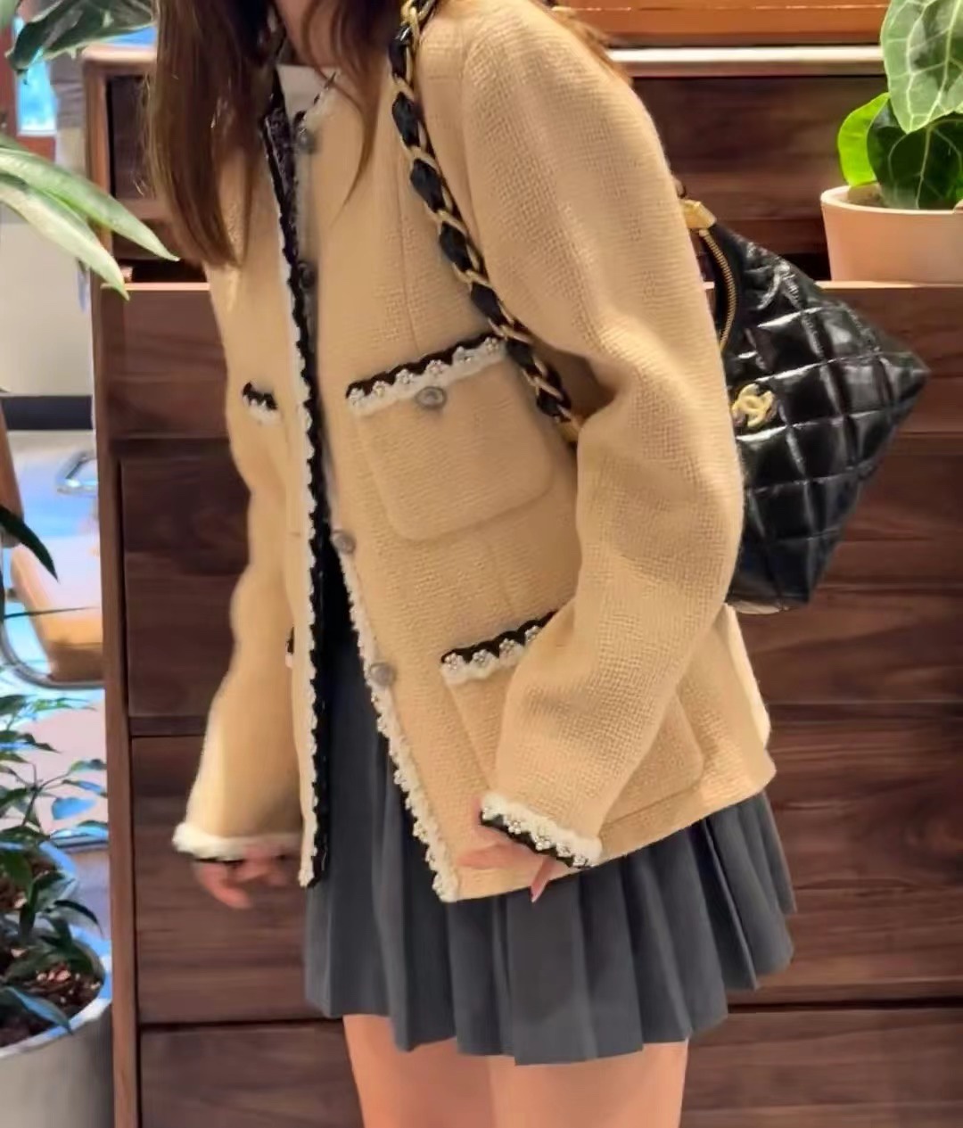[Chanel Women