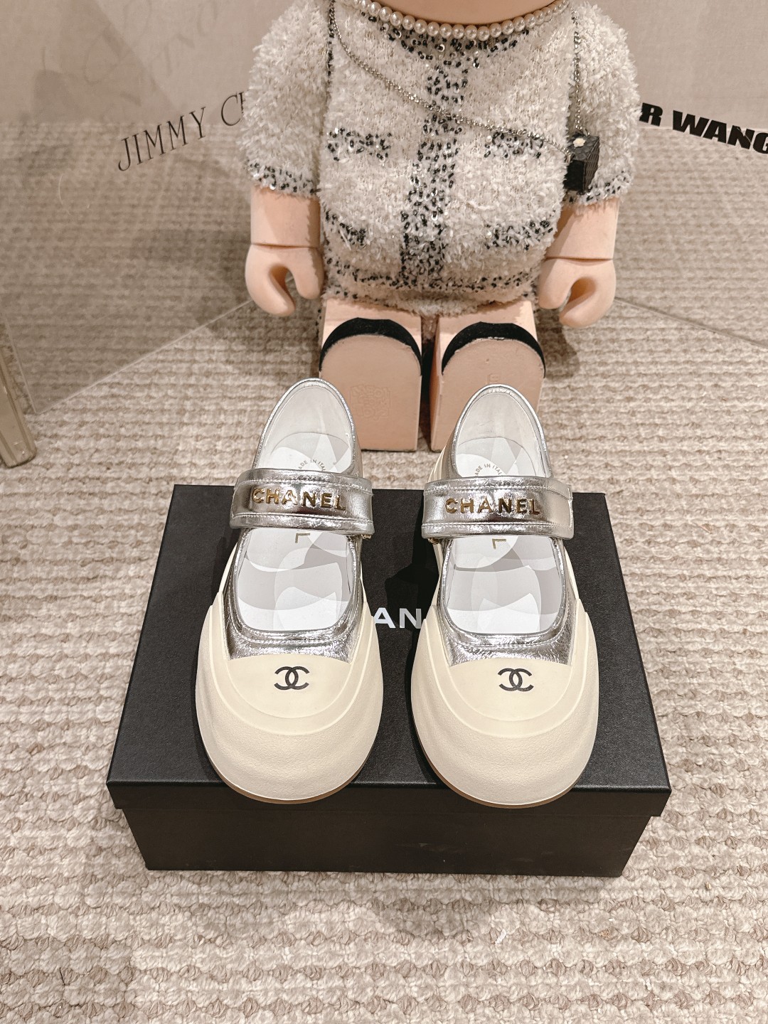 NO:234589,Chanel 25k New semi-trolled ceiling quality [Perfect] This boot is really a small lucky star, thick sole 5cma, more refined diamond lattice, make your legs look thin, the key is that it is very comfortable to put on the feet, imported cowhide, inner sheepskin, original open mold tpu outsole ~ heel height 5cm Size35-40 (41 custom made, no return or exchange), semi-trolled, chanel, boots, cowhide, sheepskin19860909Chanel 25k 早春专柜新款半拖 天花板顶级品质[得意] 这款靴子真的是小个子福星,厚底5cma 更精致一点 菱格,显腿瘦,关键是上脚很舒服 鞋面进口牛皮 内里羊皮 大底正品开模tpu大底～跟高5cm Size35-40（41订做不退换）,半拖,chanel,boots,cowhide,sheepskin,Women's Shoes