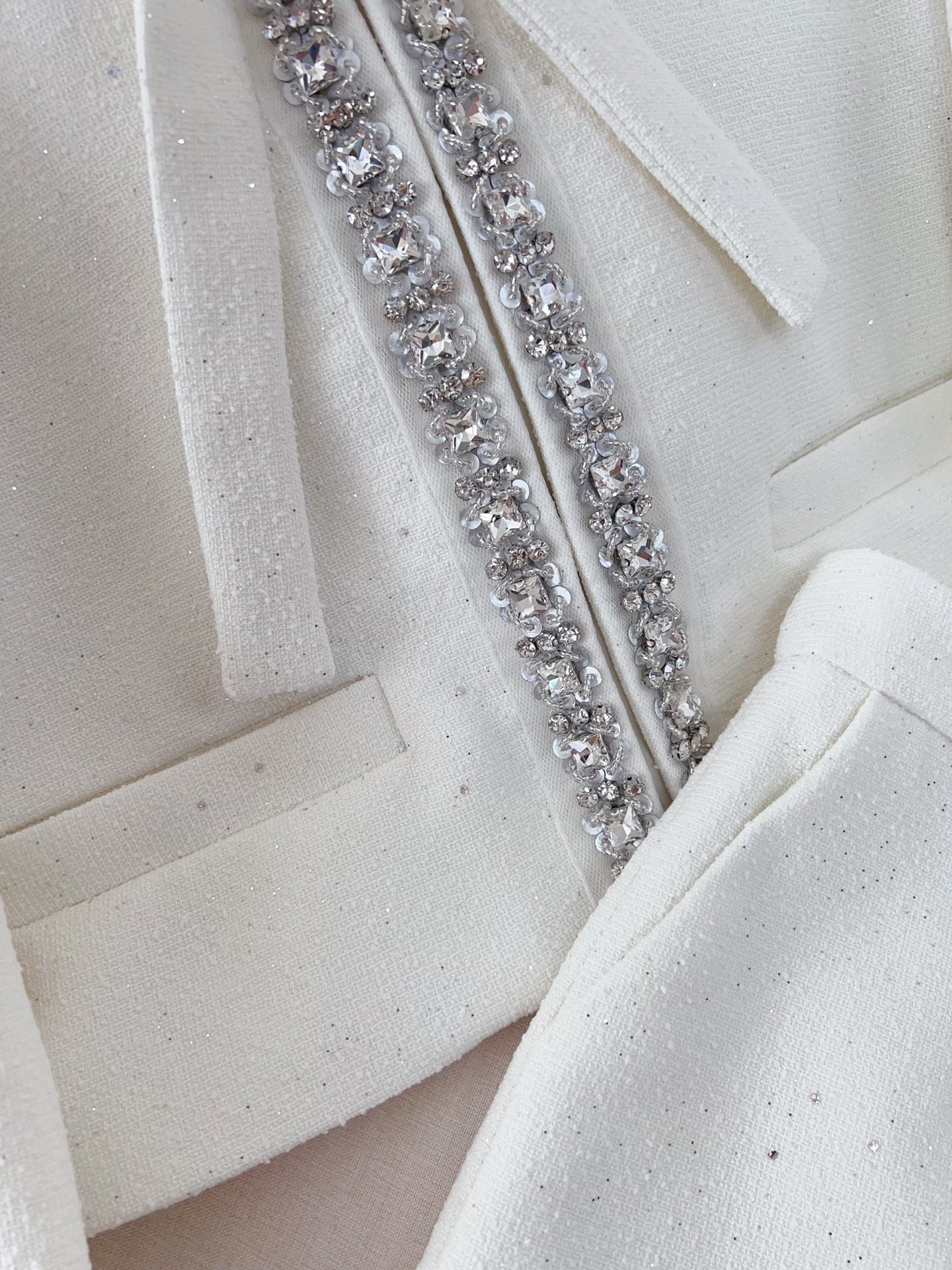 Elegant Women's Two-Piece Set with Sequins - Chic Jacket and Shorts Outfit 7 i1755764238337 5842 0 3