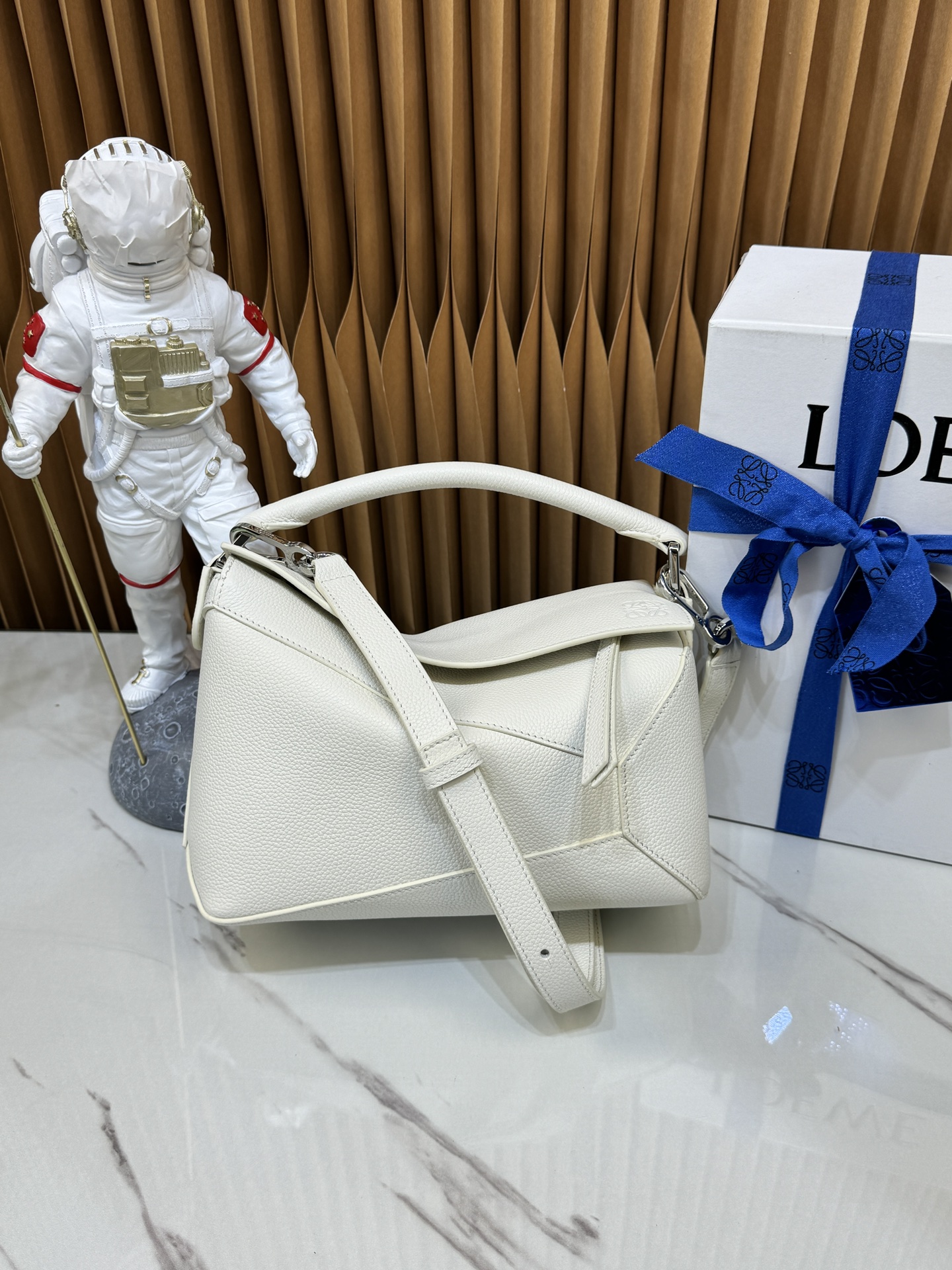 LOEWE новы малы Puzzle Edge 𝟐𝟒-вышэйшая якасць