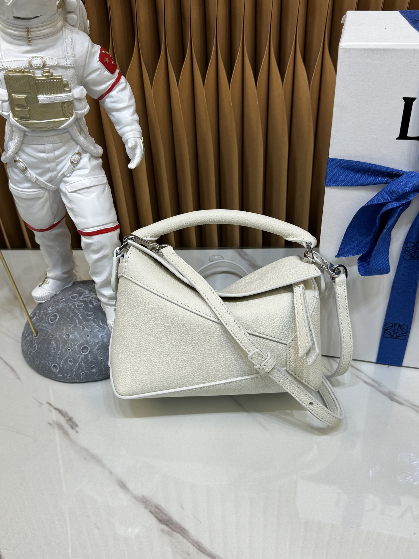 LOEWE New Mini Puzzle Edge 𝟏𝟖 - Top Quality