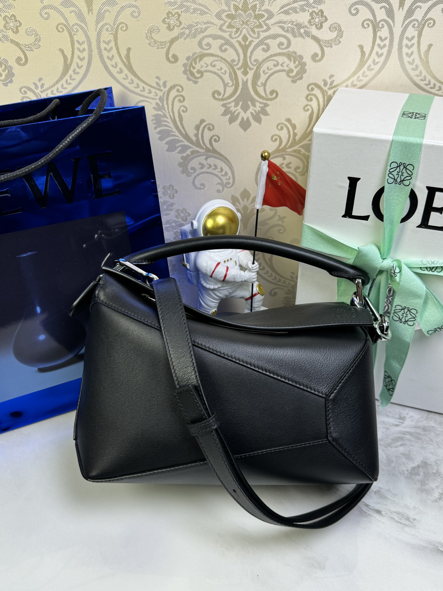 LOEWE 新款小號Puzzle Edge 𝟐𝟒-頂級品質