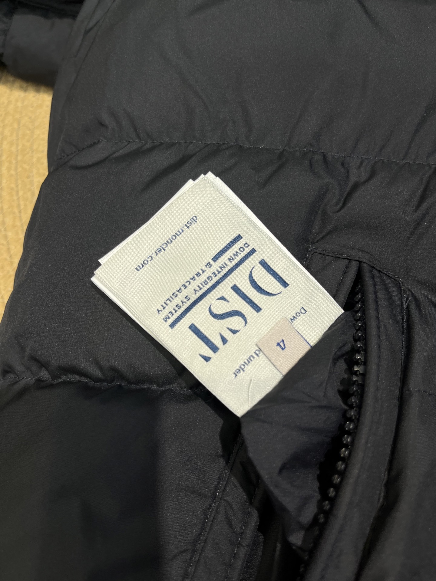 Moncler 短款羽绒服 二面穿 機能性パーカー