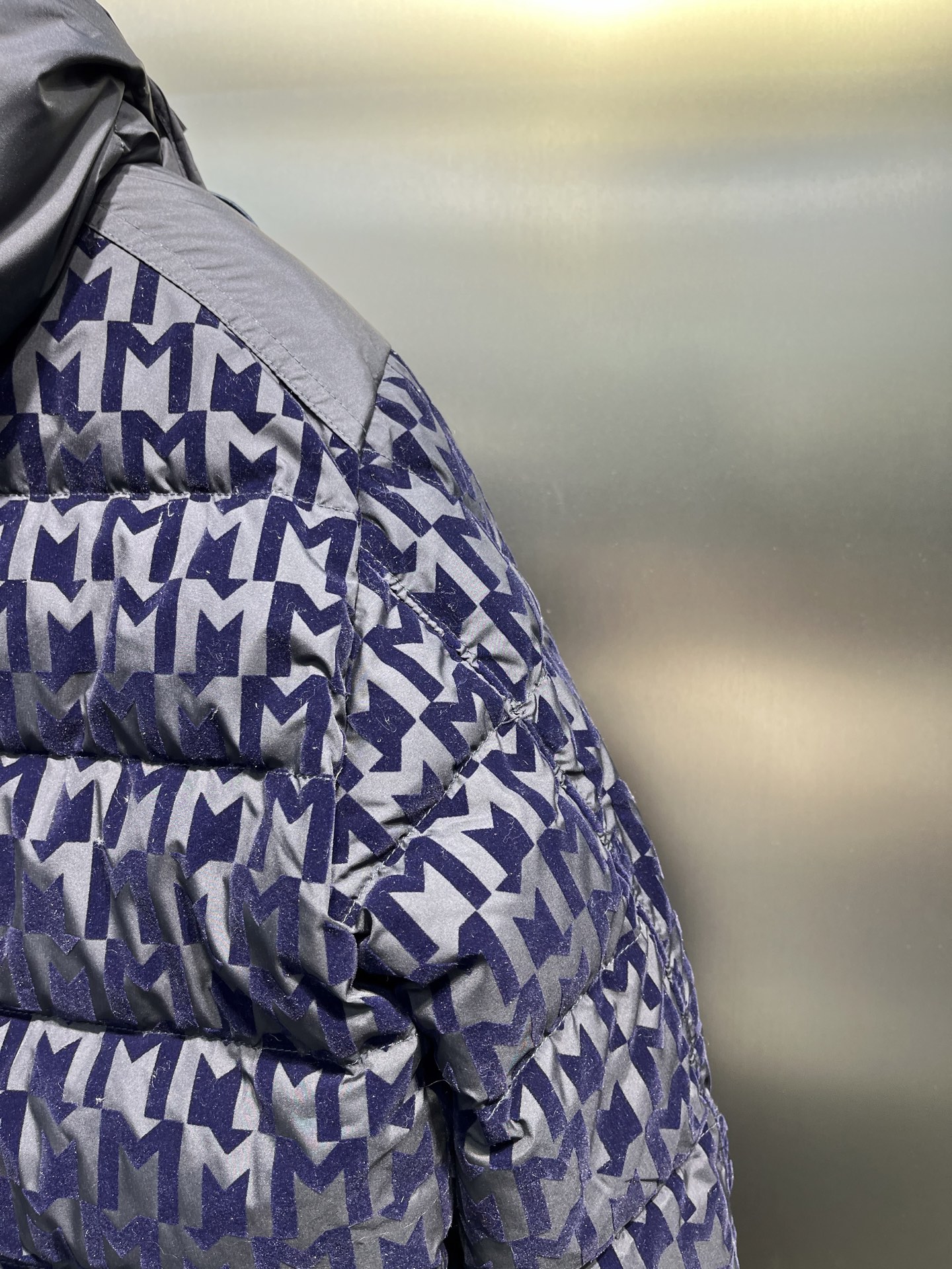 Moncler 短款羽绒服 二面穿 機能性パーカー