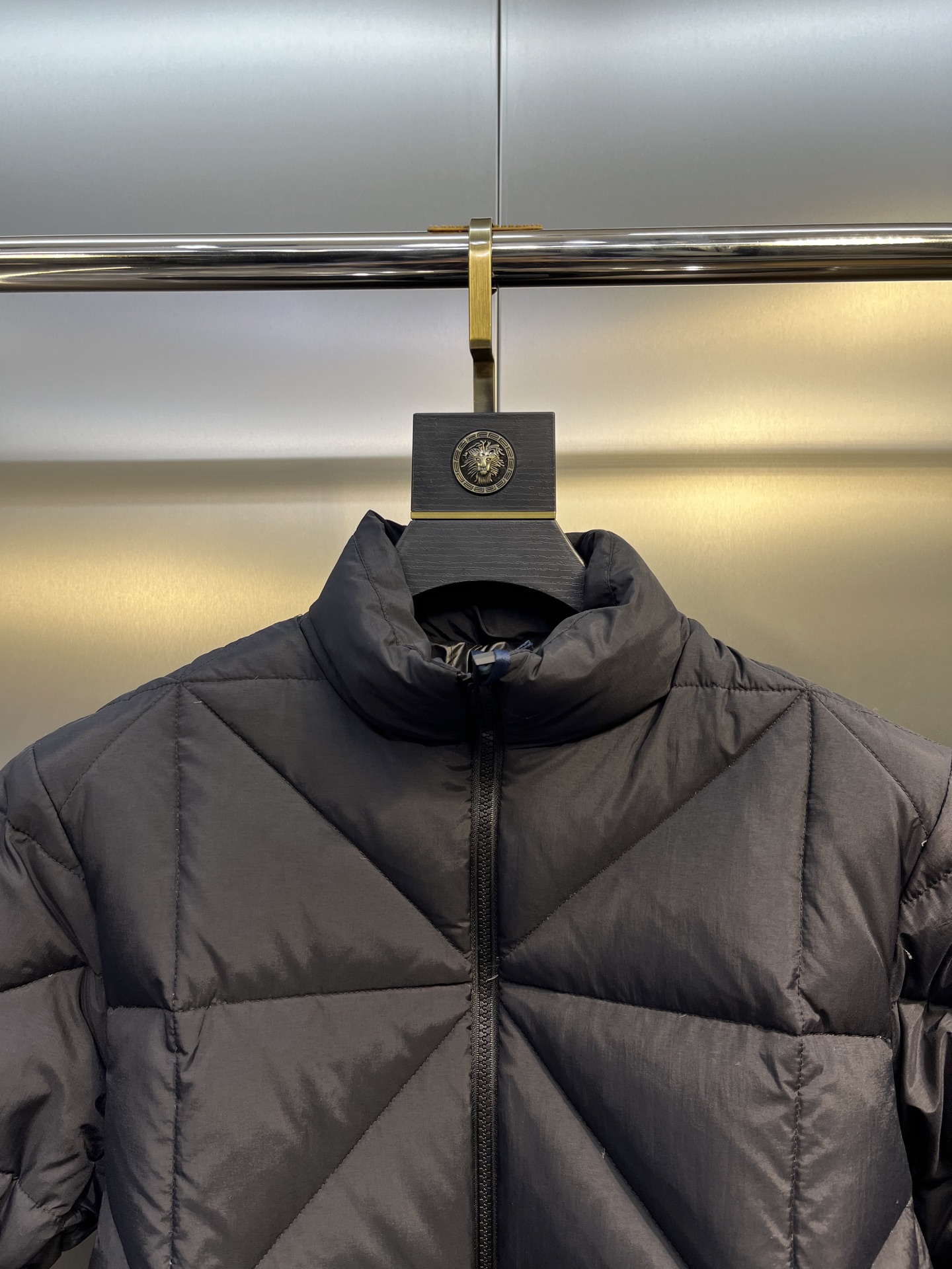 P430


 moncler 🌟Highest quality Moner 2025秋冬新款Anafi女士菱形绗缝短款羽绒服
颜色：黑色 粉色
码数：0123