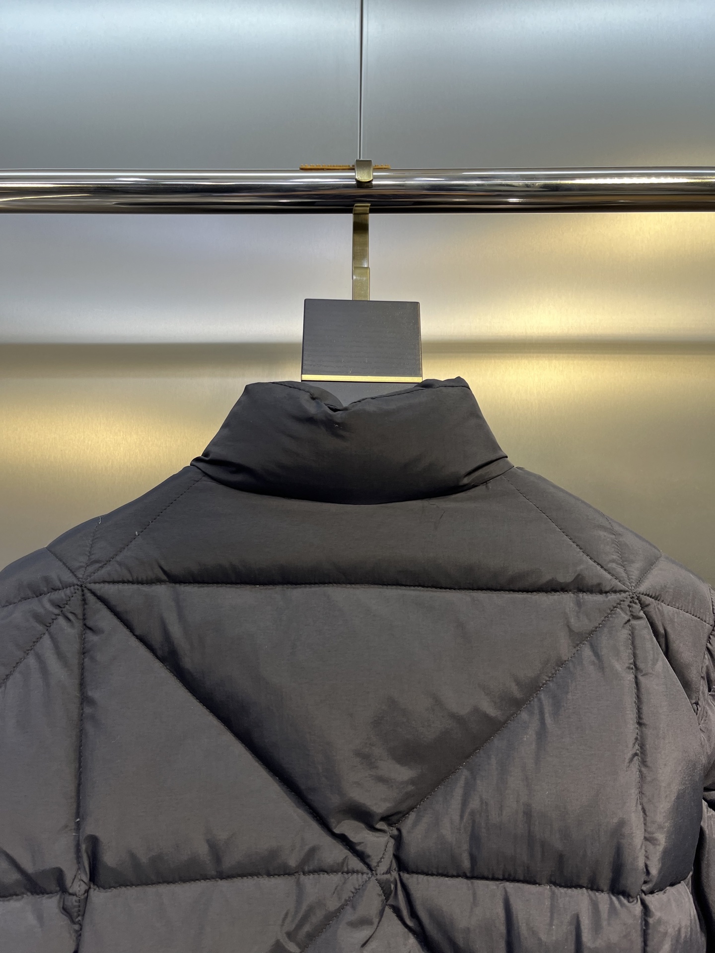 P430


 moncler 🌟Highest quality Moner 2025秋冬新款Anafi女士菱形绗缝短款羽绒服
颜色：黑色 粉色
码数：0123