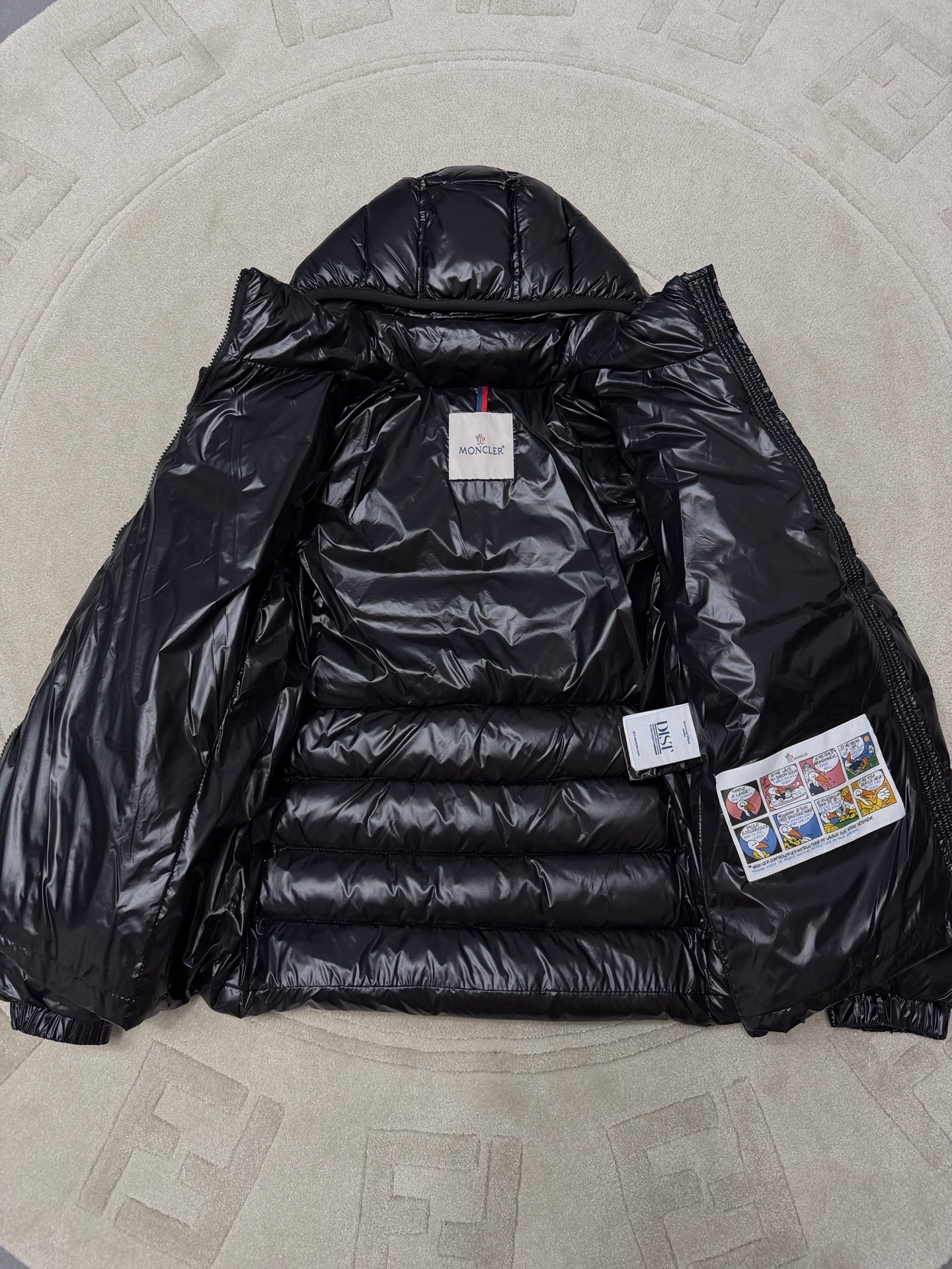Пуховик Moncler