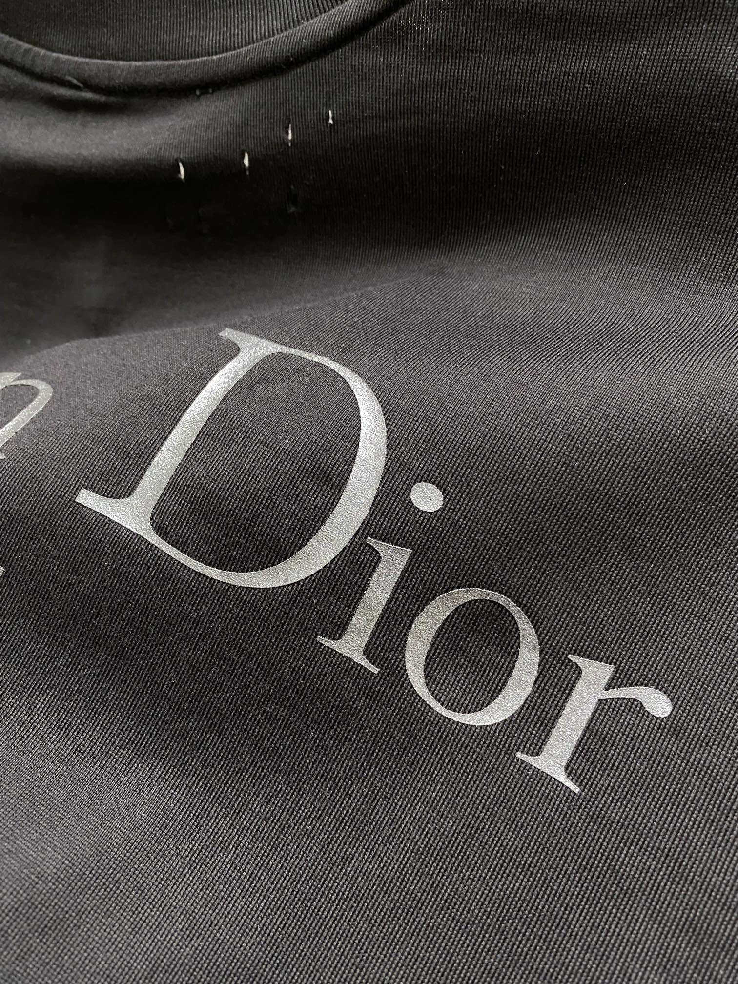 dior24ss专柜同款圆领短袖T恤定制面料面料采用原厂弹力绒面亲肤面料高弹力好伸缩胸前与后背采用品牌L