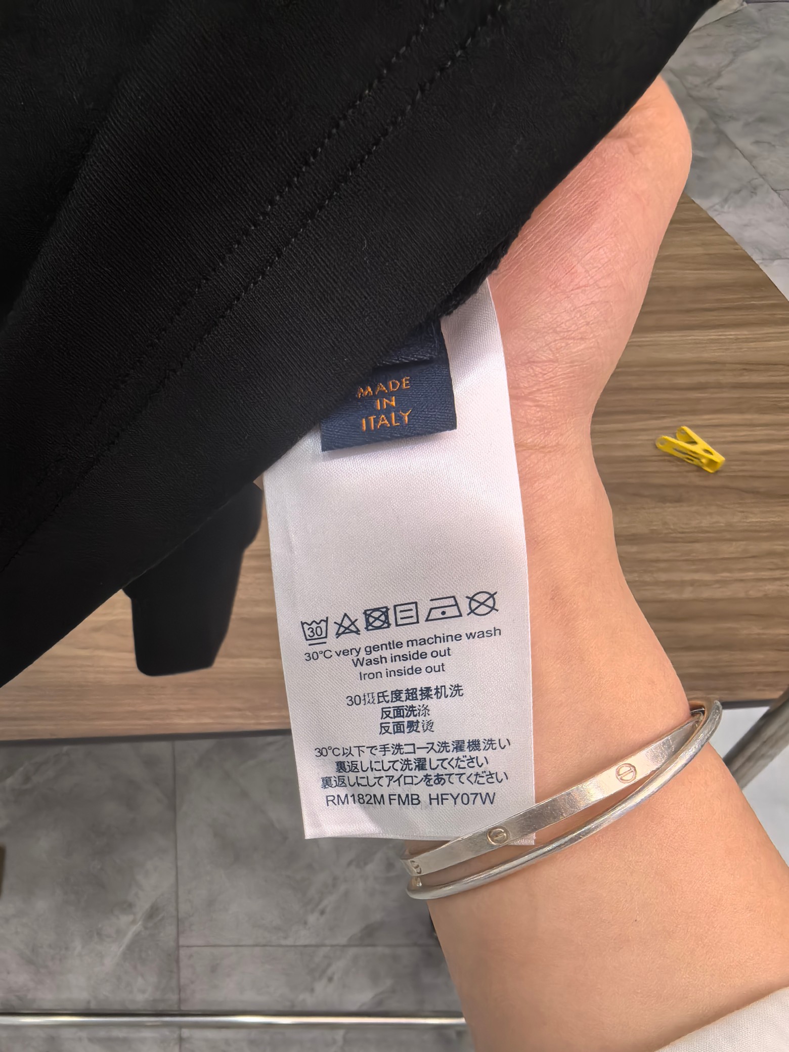 LV 2025秋冬专柜新款 时尚休闲打底衫长袖T恤，精选进口高密度双面拉架棉面料，精致原版logo打造，