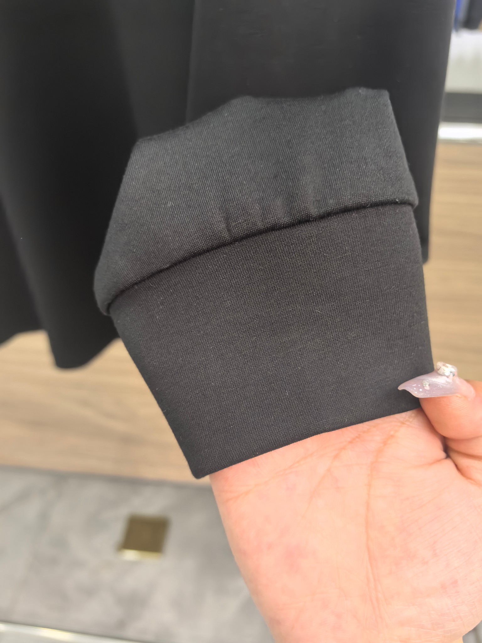 LV 2025秋冬专柜新款 时尚休闲打底衫长袖T恤，精选进口高密度双面拉架棉面料，精致原版logo打造，