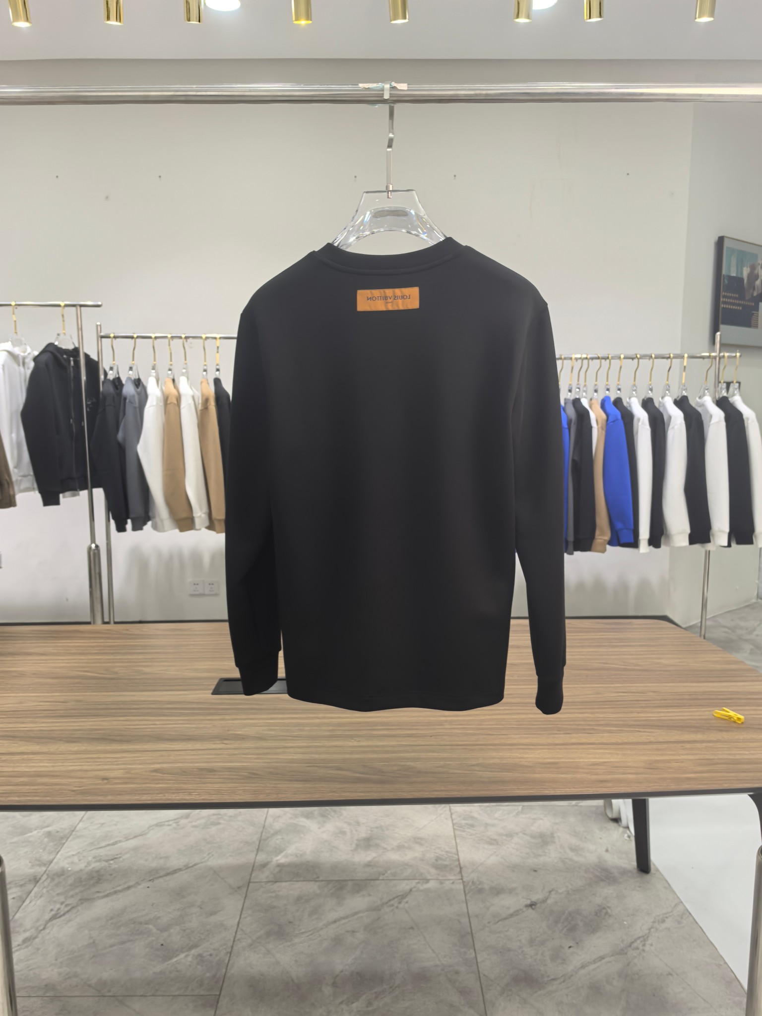 LV 2025秋冬专柜新款 时尚休闲打底衫长袖T恤，精选进口高密度双面拉架棉面料，精致原版logo打造，