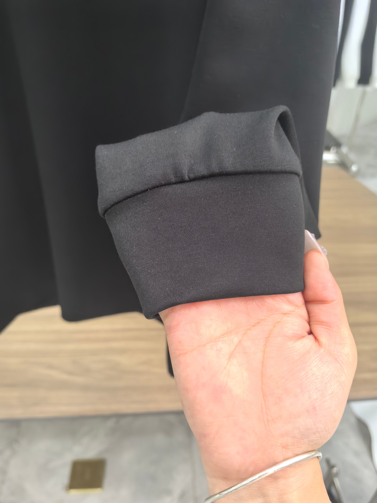 巴宝莉 2025秋冬专柜新款 时尚休闲打底衫长袖T恤，精选进口高密度双面拉架棉面料，精致原版logo打造