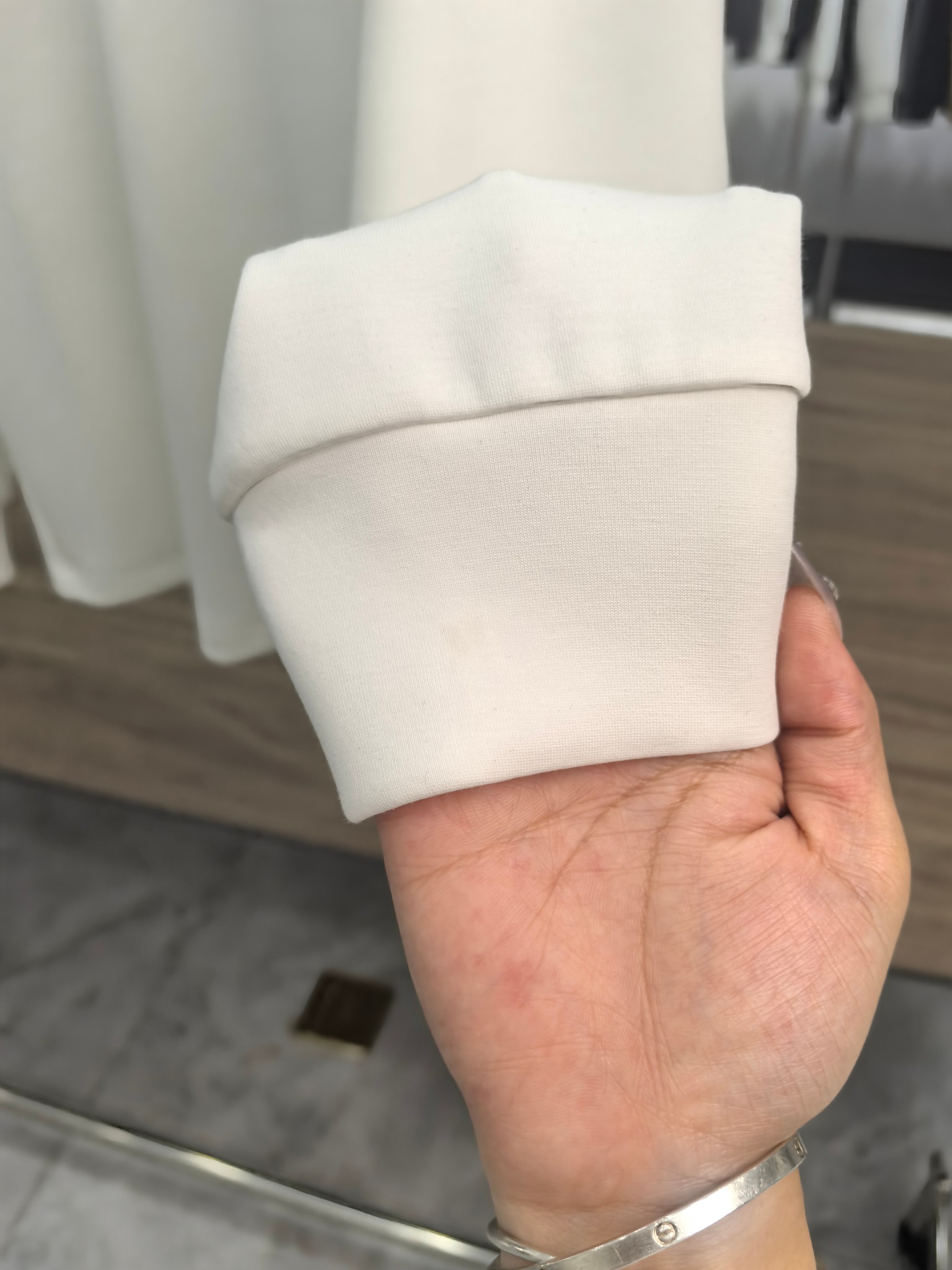 巴宝莉 2025秋冬专柜新款 时尚休闲打底衫长袖T恤，精选进口高密度双面拉架棉面料，精致原版logo打造