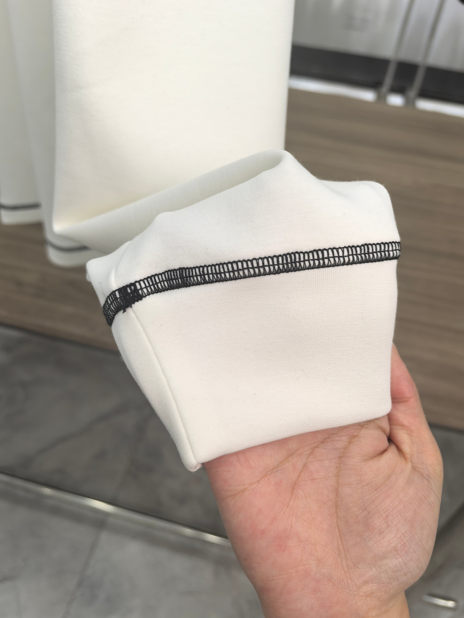 罗意威 2025秋冬专柜新款 时尚休闲打底衫长袖T恤，精选进口高密度双面拉架棉面料，精致原版logo打造