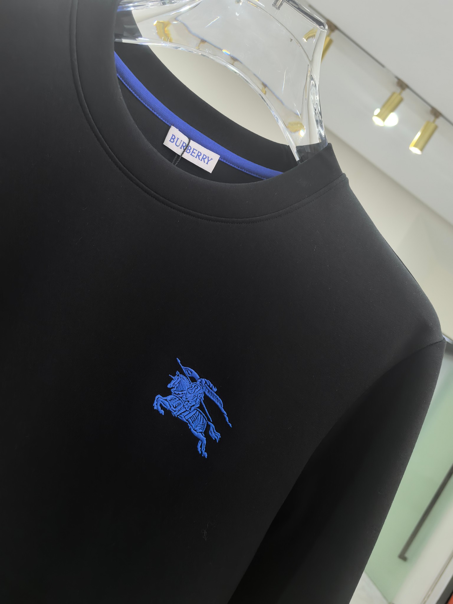 巴宝莉 2025秋冬专柜新款 时尚休闲打底衫长袖T恤，精选进口高密度双面拉架棉面料，精致原版logo打造