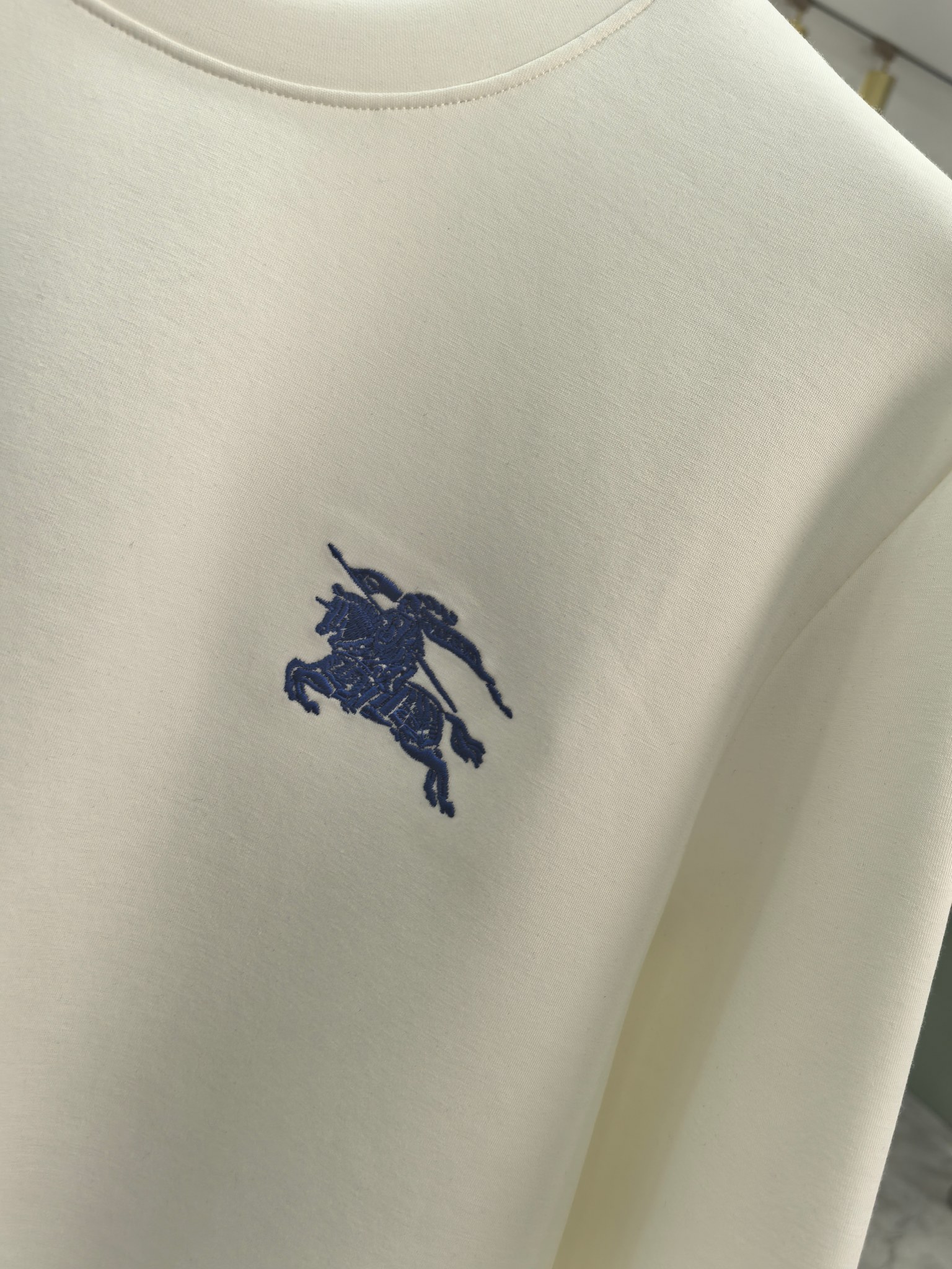 巴宝莉 2025秋冬专柜新款 时尚休闲打底衫长袖T恤，精选进口高密度双面拉架棉面料，精致原版logo打造