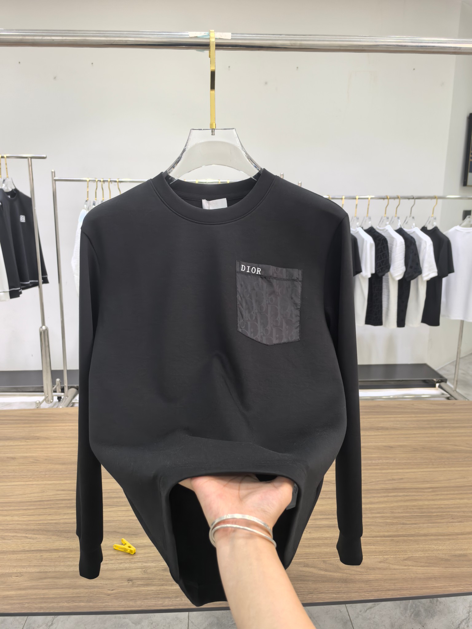 Dior 2025秋冬专柜新款 时尚休闲打底衫长袖T恤，精选进口高密度双面拉架棉面料，精致原版logo打