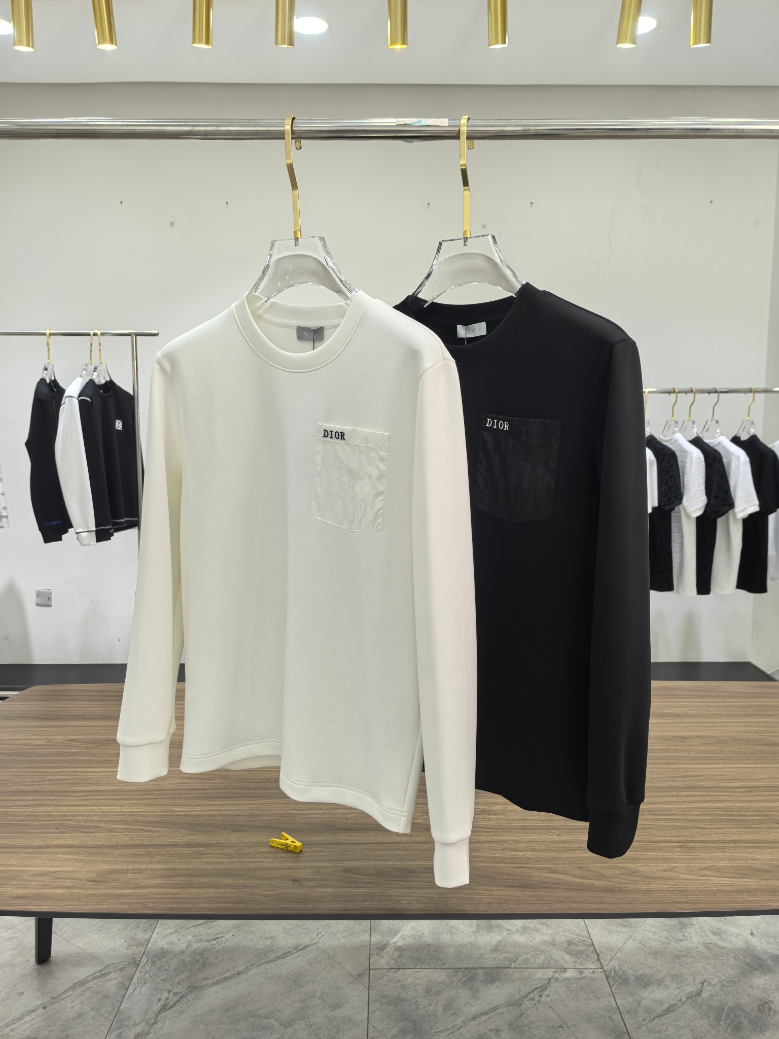 Dior 2025秋冬专柜新款 时尚休闲打底衫长袖T恤，精选进口高密度双面拉架棉面料，精致原版logo打