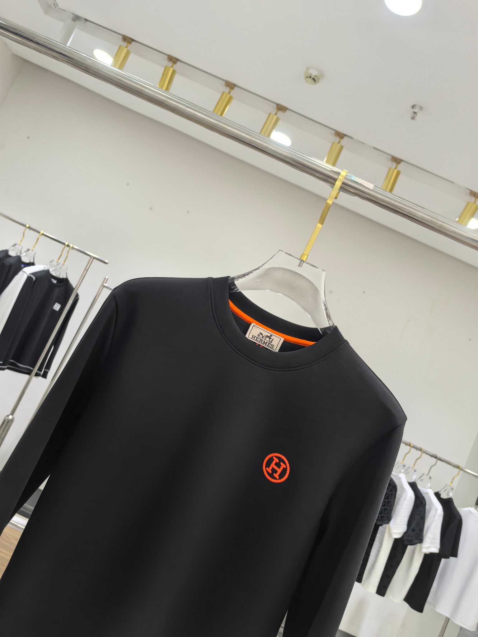 爱马仕 2025秋冬专柜新款 时尚休闲打底衫长袖T恤，精选进口高密度双面拉架棉面料，精致原版logo打造