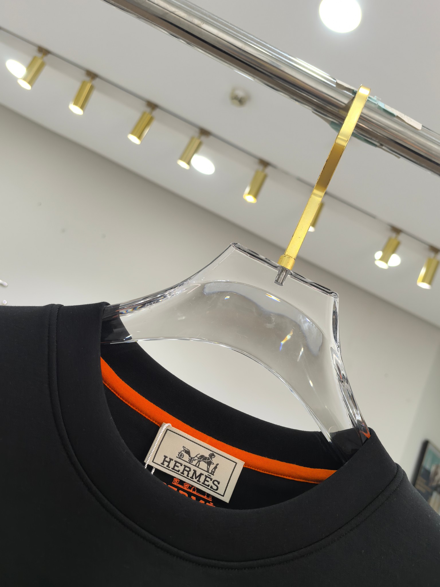 爱马仕 2025秋冬专柜新款 时尚休闲打底衫长袖T恤，精选进口高密度双面拉架棉面料，精致原版logo打造